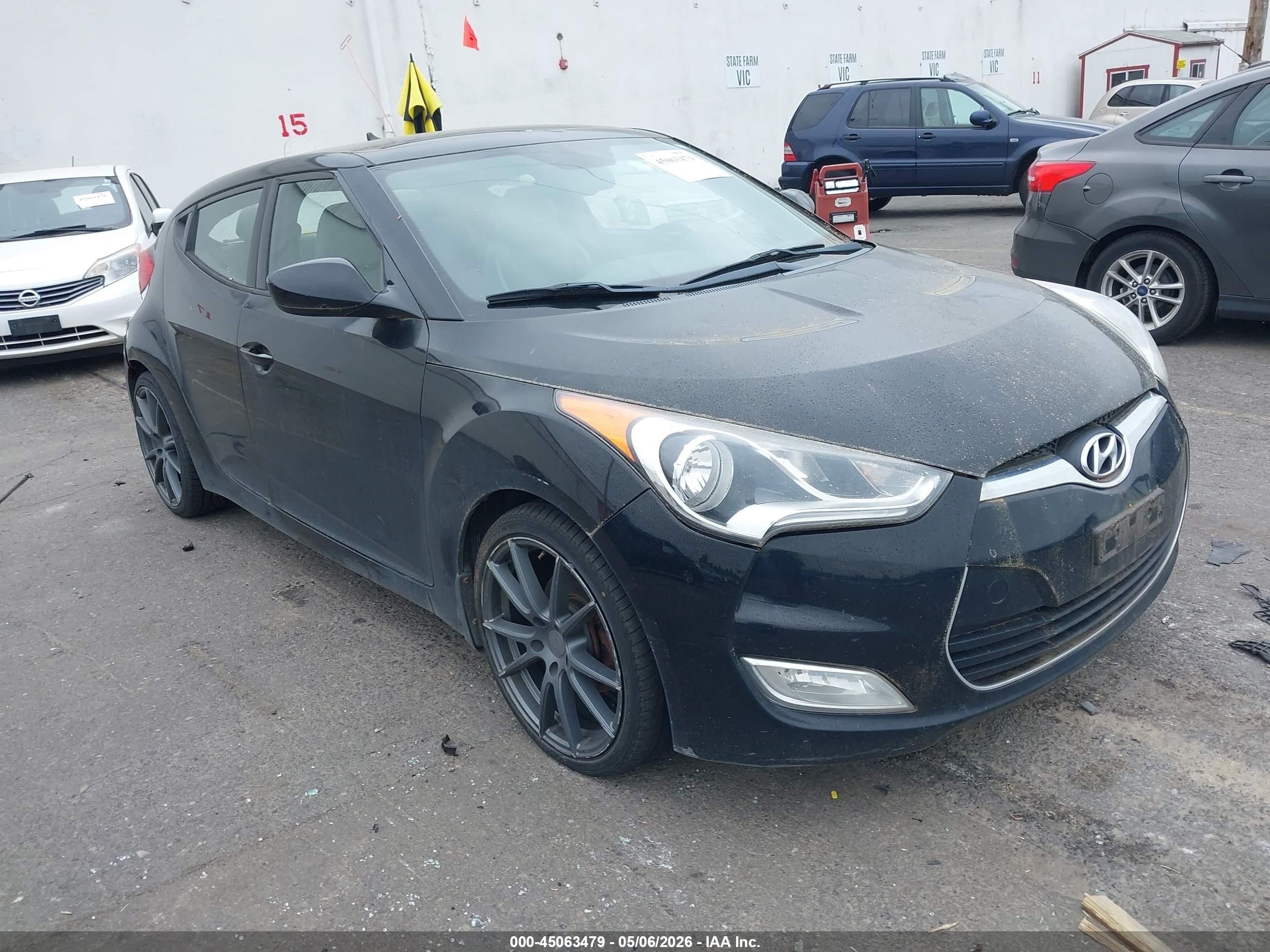 2013 Hyundai Veloster Base W/gray Black vin: KMHTC6AD1DU088429