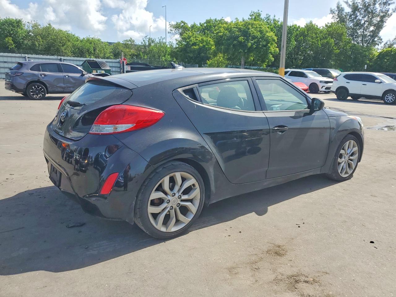 2013 Hyundai Veloster Base Black vin: KMHTC6AD1DU102930