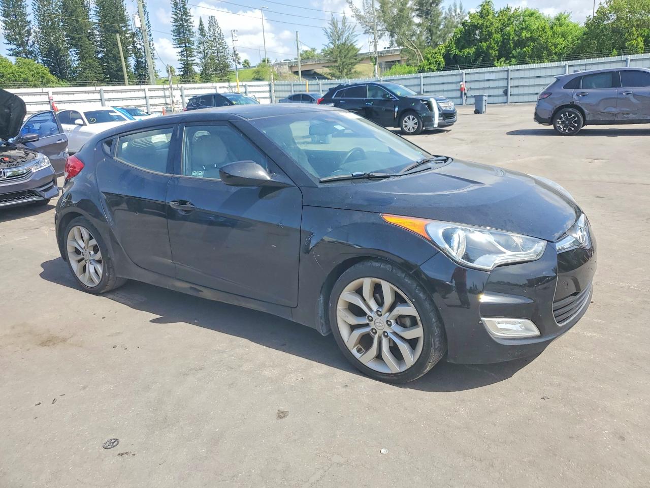 2013 Hyundai Veloster Base Black vin: KMHTC6AD1DU102930
