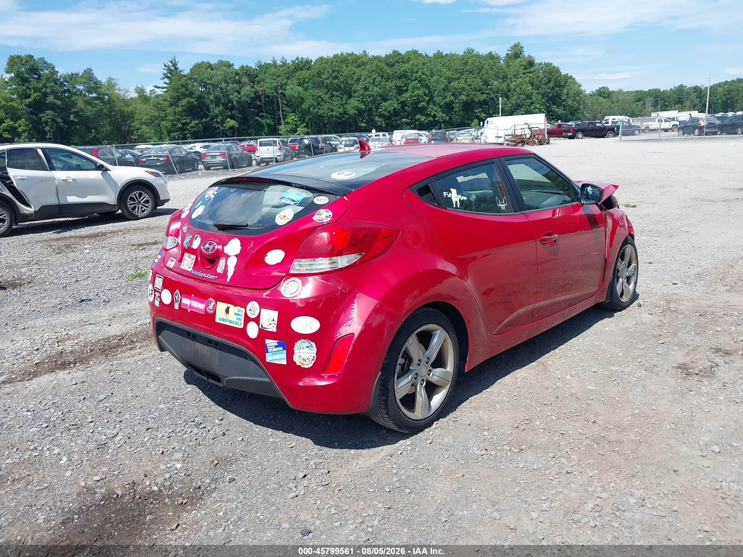 2013 Hyundai Veloster Base W/gray Red vin: KMHTC6AD1DU104077