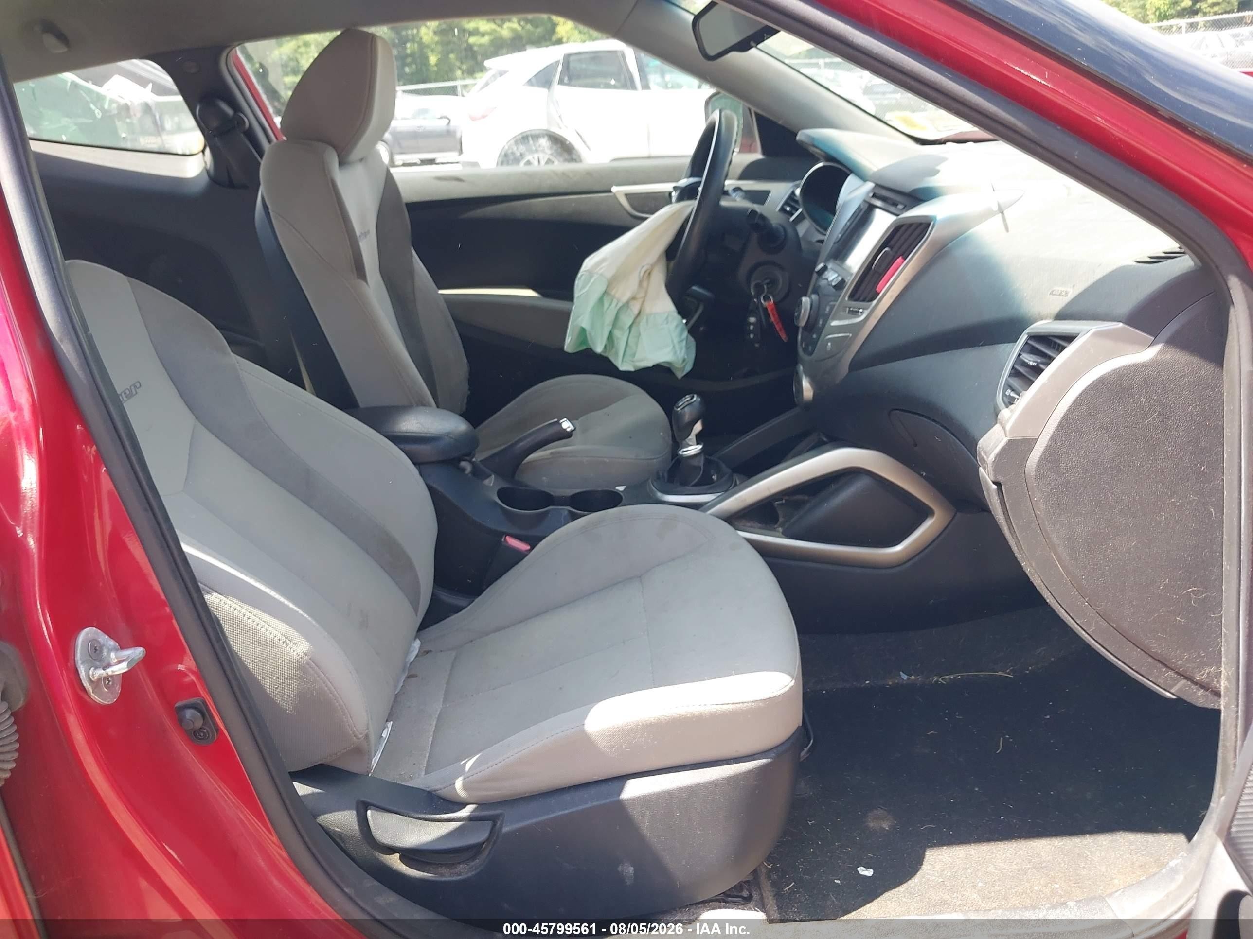 2013 Hyundai Veloster Base W/gray Red vin: KMHTC6AD1DU104077