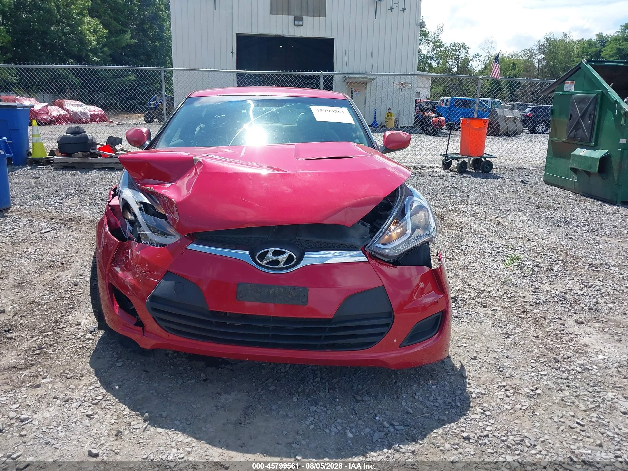 2013 Hyundai Veloster Base W/gray Red vin: KMHTC6AD1DU104077