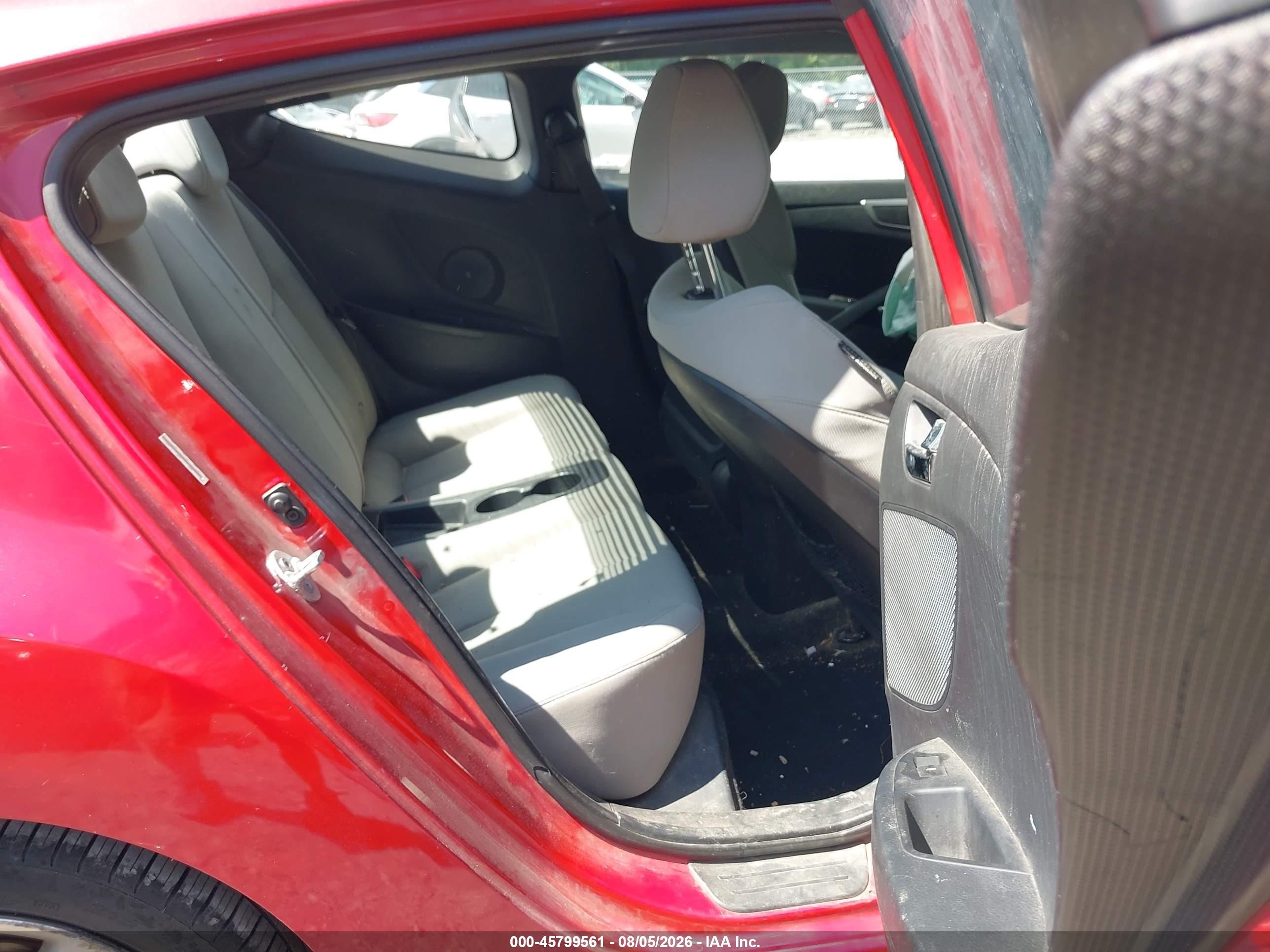 2013 Hyundai Veloster Base W/gray Red vin: KMHTC6AD1DU104077