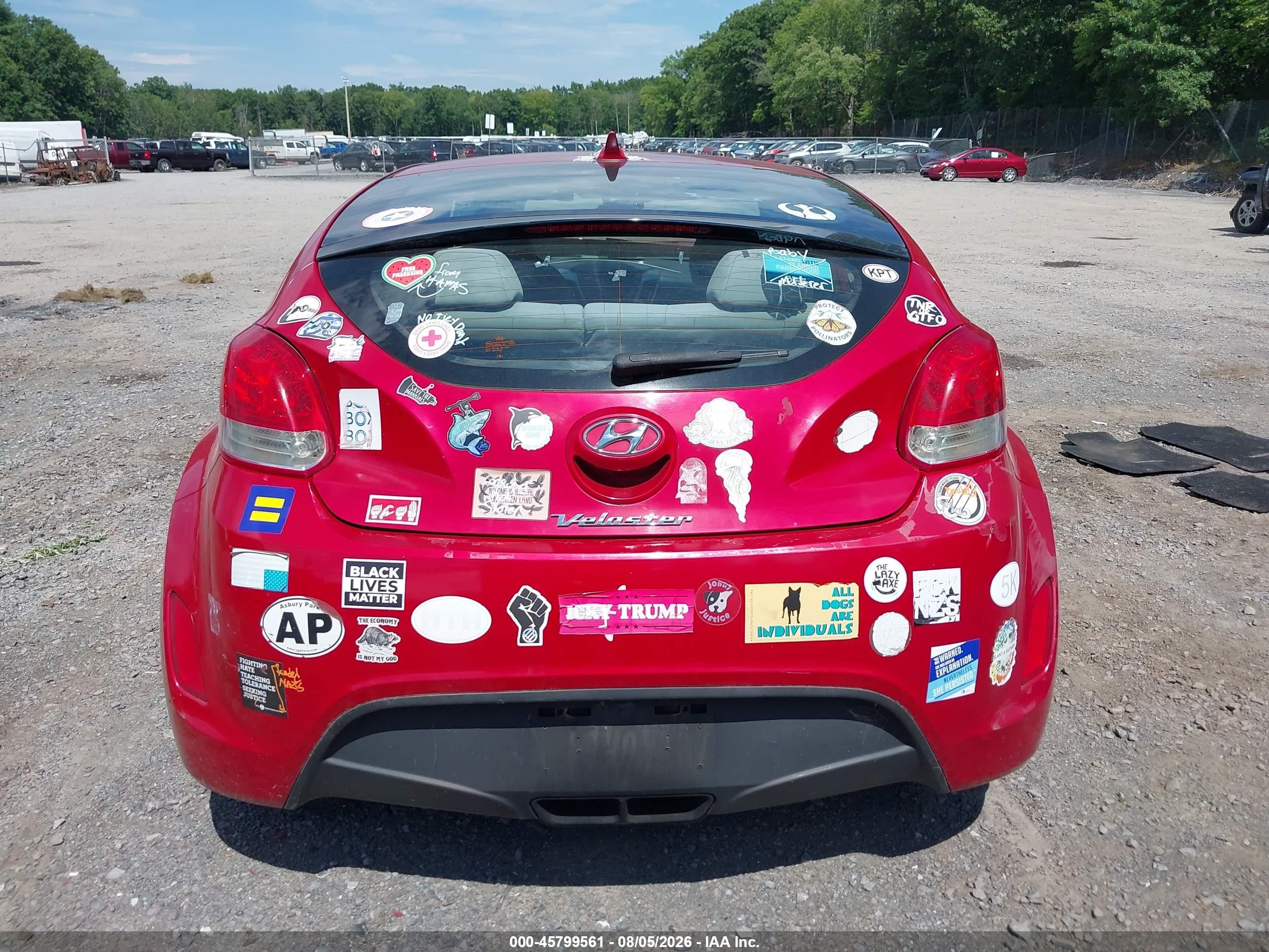 2013 Hyundai Veloster Base W/gray Red vin: KMHTC6AD1DU104077