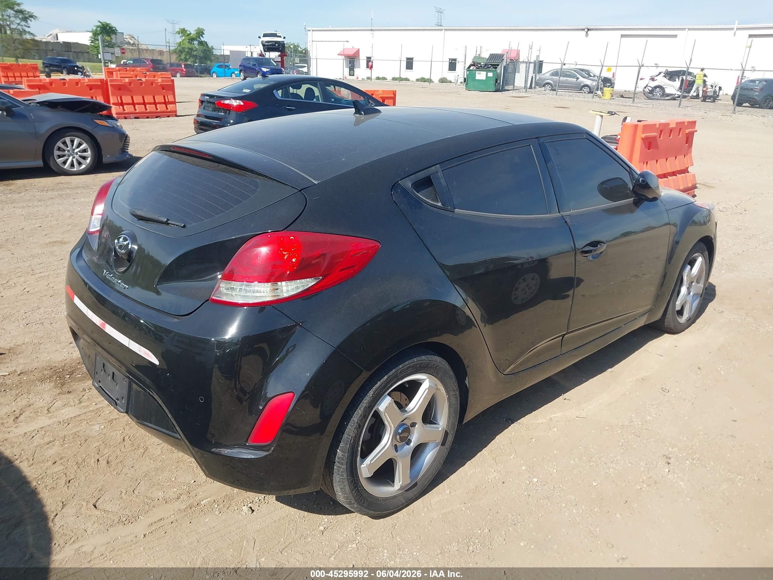 2013 Hyundai Veloster Base W/gray Black vin: KMHTC6AD1DU104662
