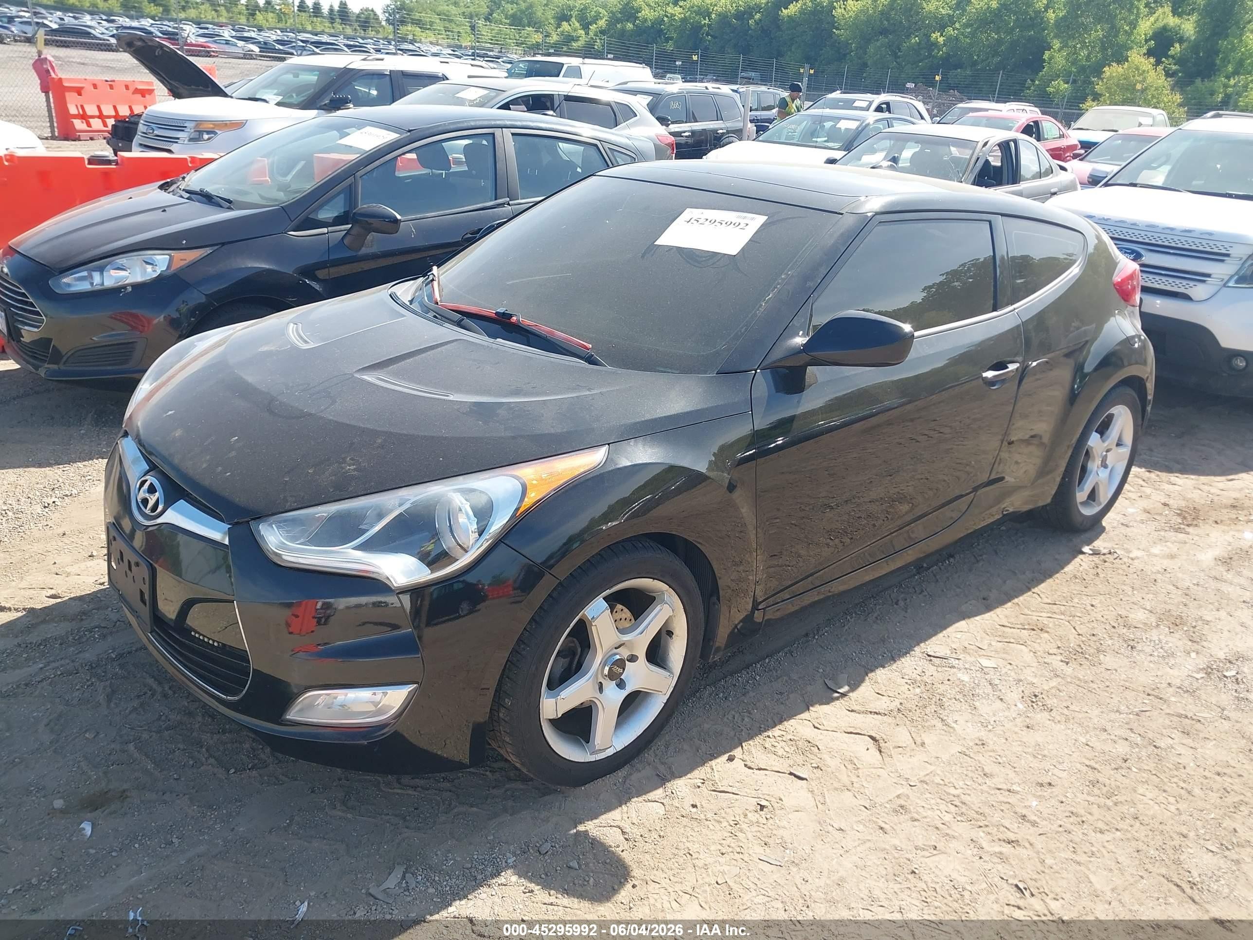 2013 Hyundai Veloster Base W/gray Black vin: KMHTC6AD1DU104662