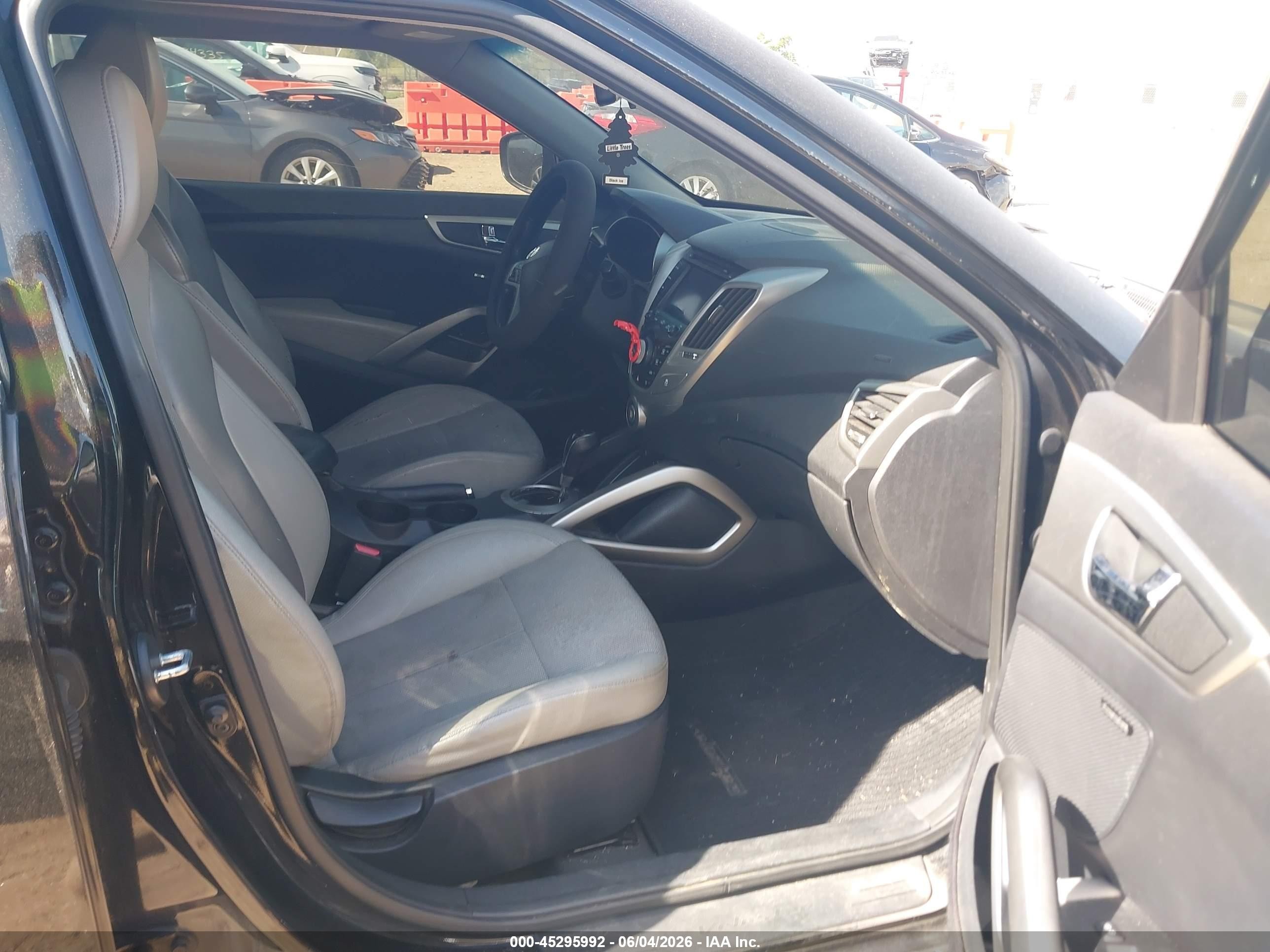 2013 Hyundai Veloster Base W/gray Black vin: KMHTC6AD1DU104662