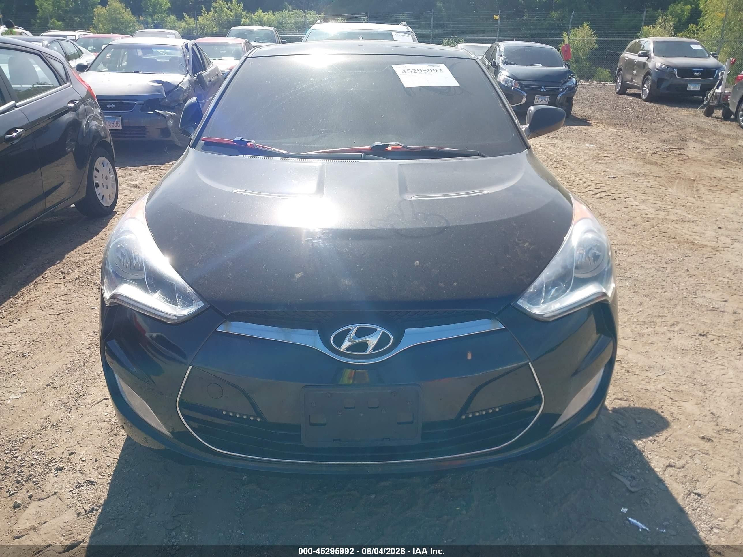 2013 Hyundai Veloster Base W/gray Black vin: KMHTC6AD1DU104662