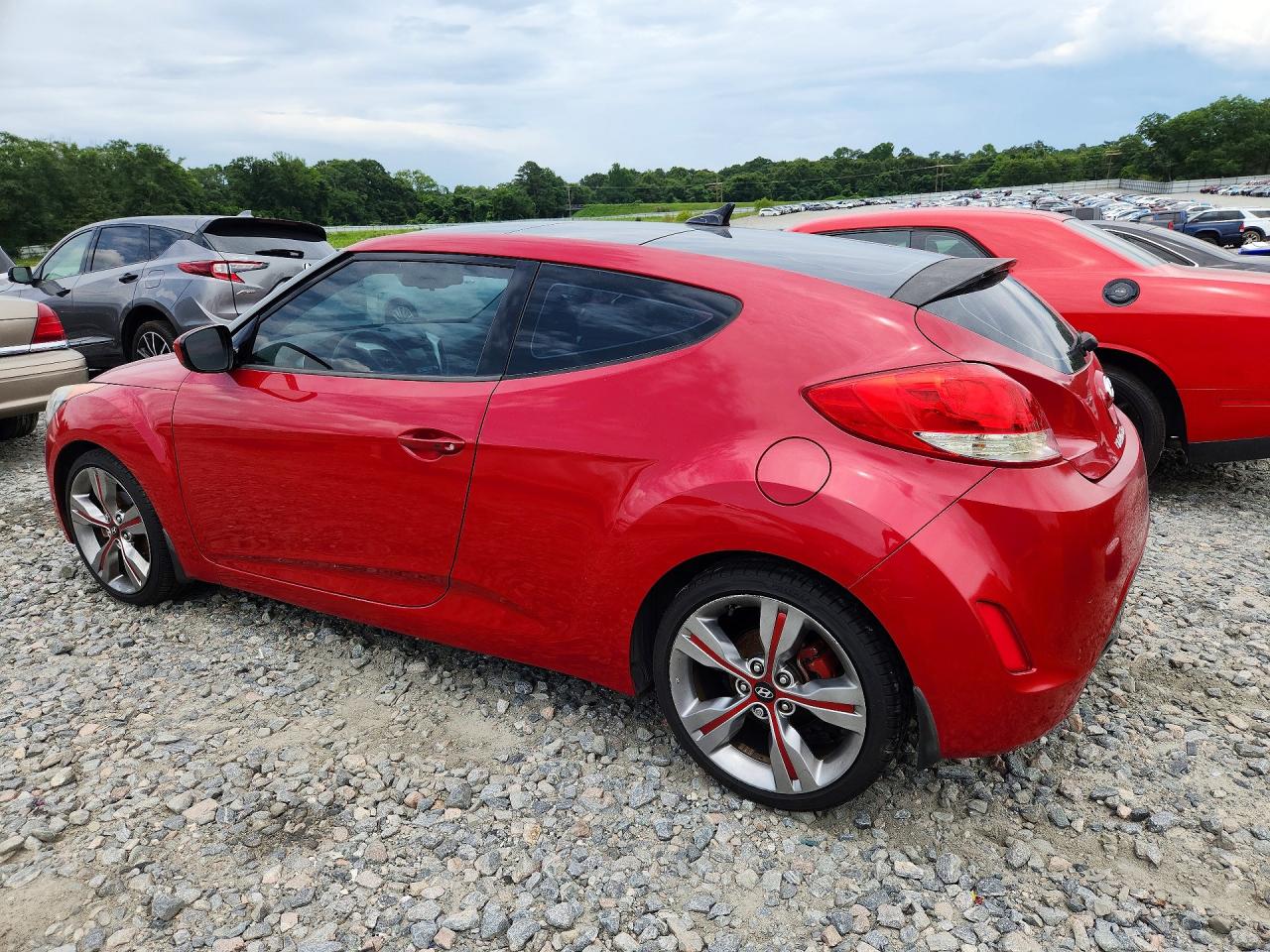 2013 Hyundai Veloster Base Red vin: KMHTC6AD1DU108274