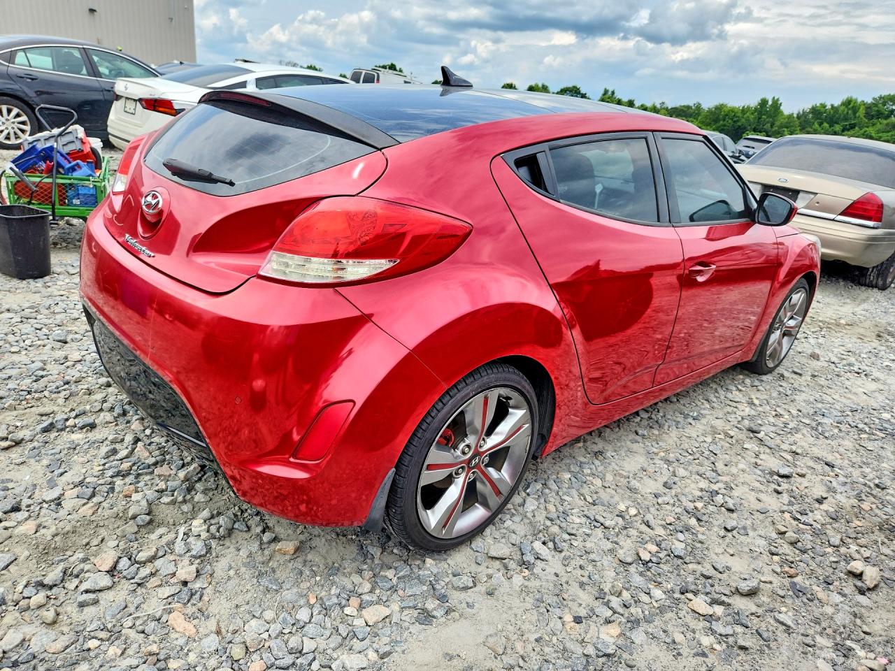 2013 Hyundai Veloster Base Red vin: KMHTC6AD1DU108274