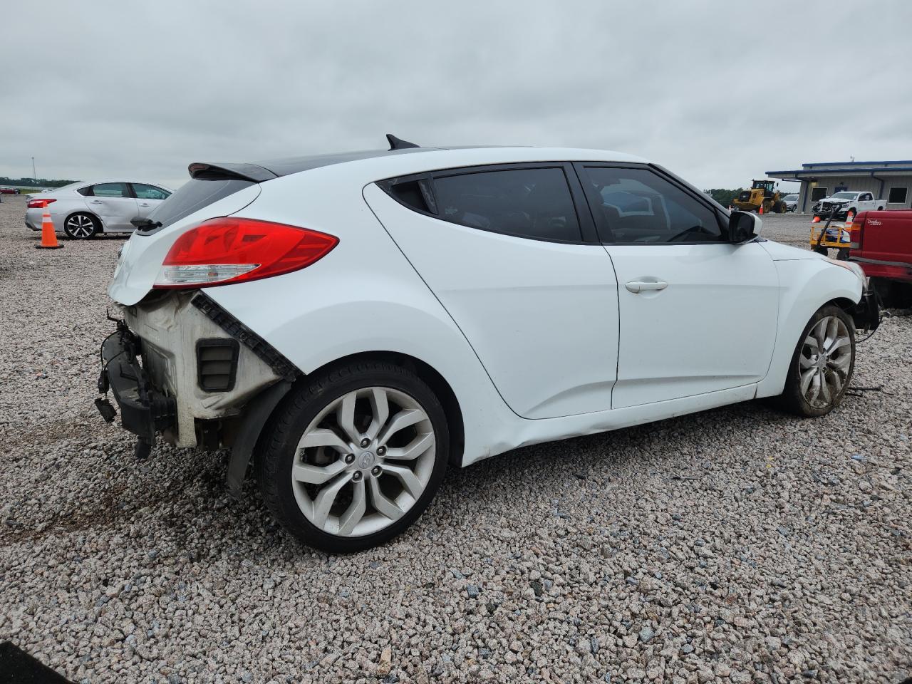 2013 Hyundai Veloster Base Белый vin: KMHTC6AD1DU132896