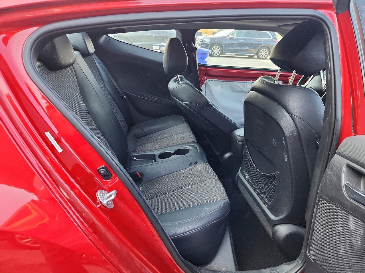 2013 Hyundai Veloster Base Красный vin: KMHTC6AD1DU156809