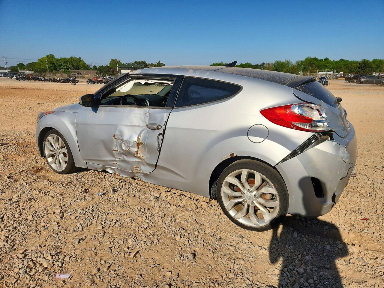 2013 Hyundai Veloster Base Silver vin: KMHTC6AD1DU165784
