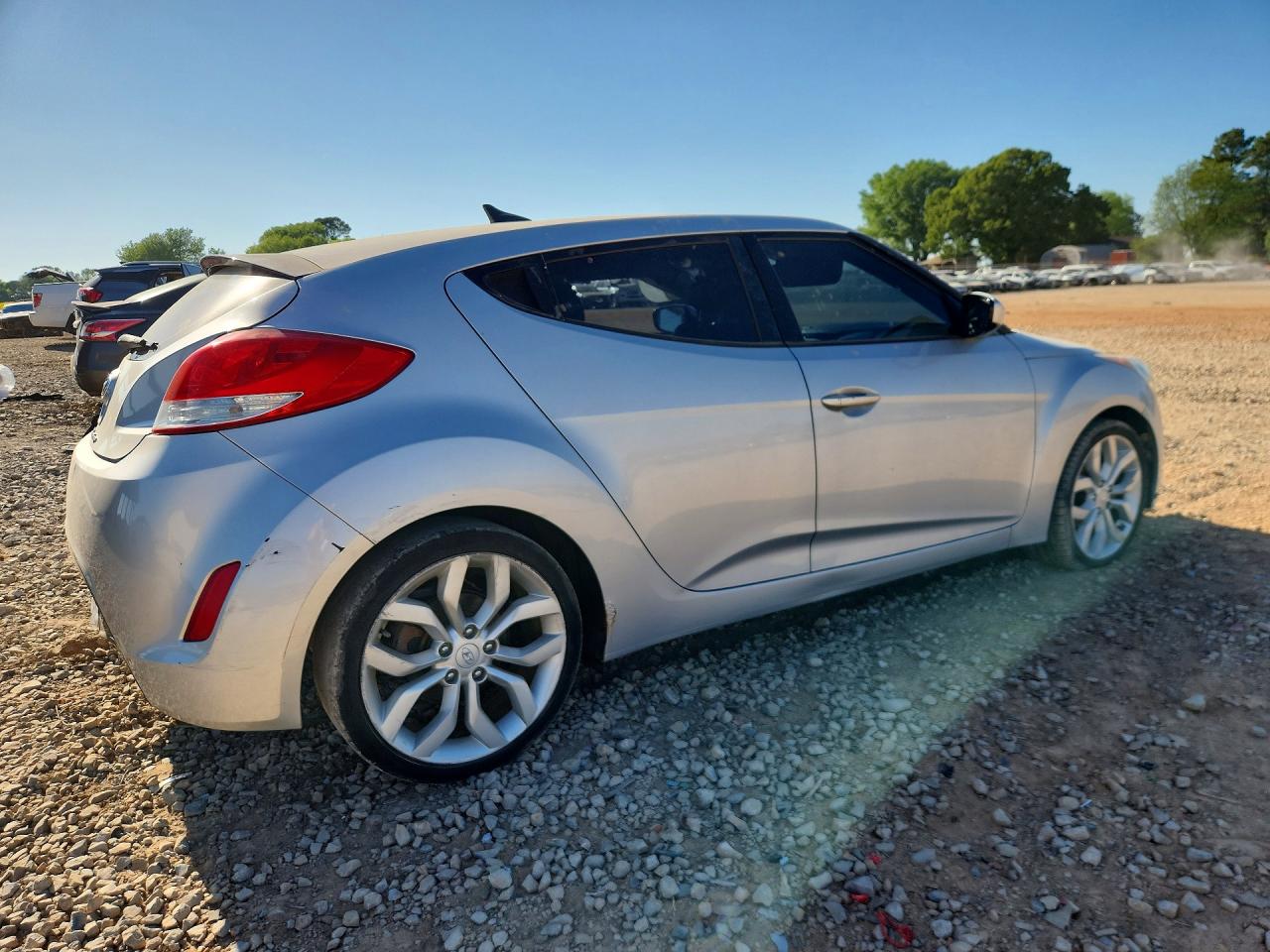 2013 Hyundai Veloster Base Silver vin: KMHTC6AD1DU165784
