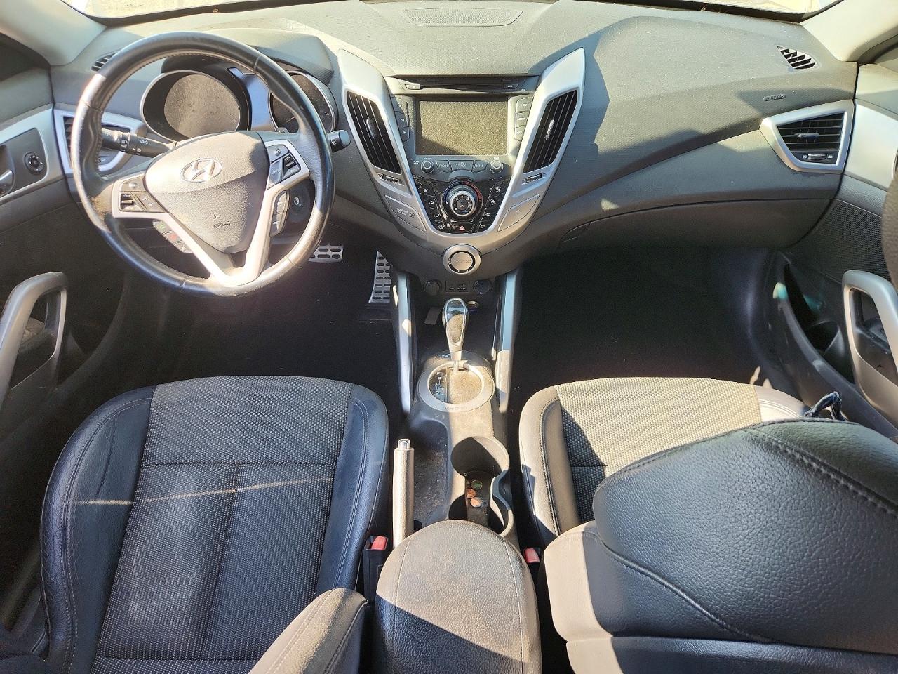 2013 Hyundai Veloster Base Silver vin: KMHTC6AD1DU165784