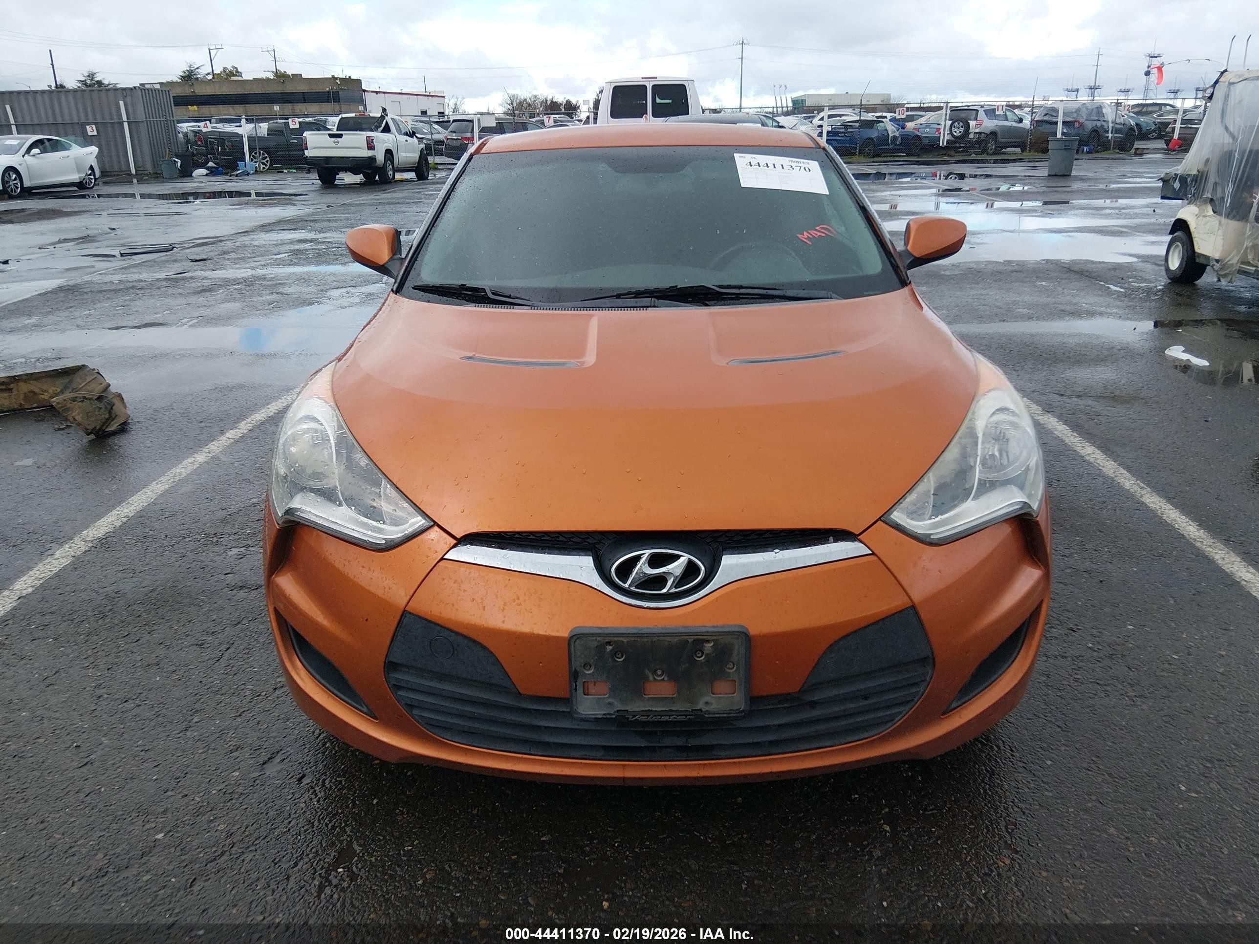 2013 Hyundai Veloster Base W/black Orange vin: KMHTC6AD1DU168068