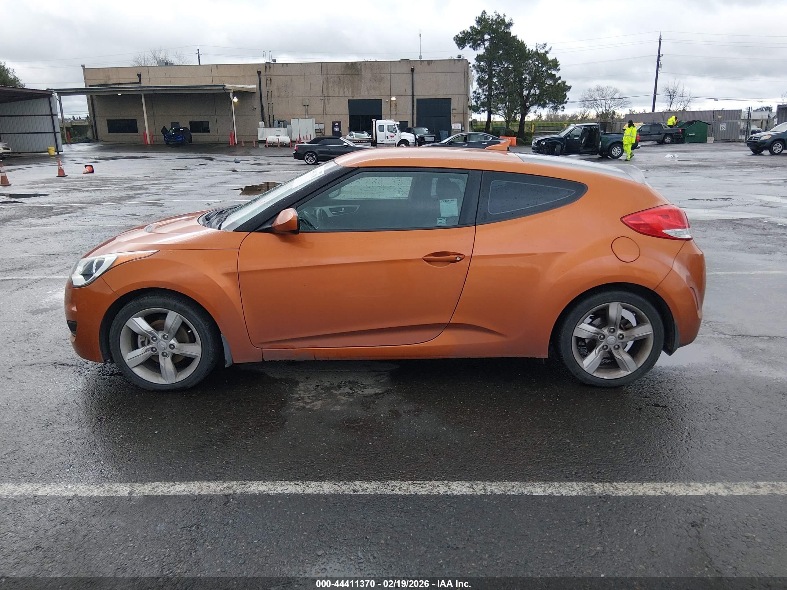 2013 Hyundai Veloster Base W/black Orange vin: KMHTC6AD1DU168068