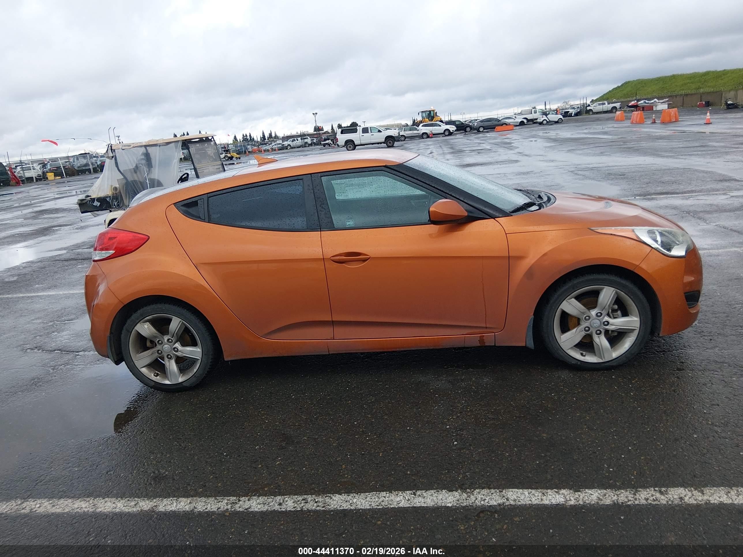 2013 Hyundai Veloster Base W/black Orange vin: KMHTC6AD1DU168068