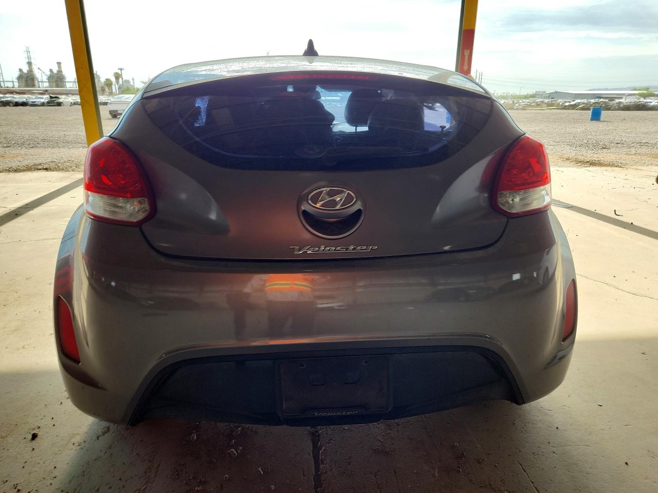 2013 Hyundai Veloster Base Gray vin: KMHTC6AD1DU179264