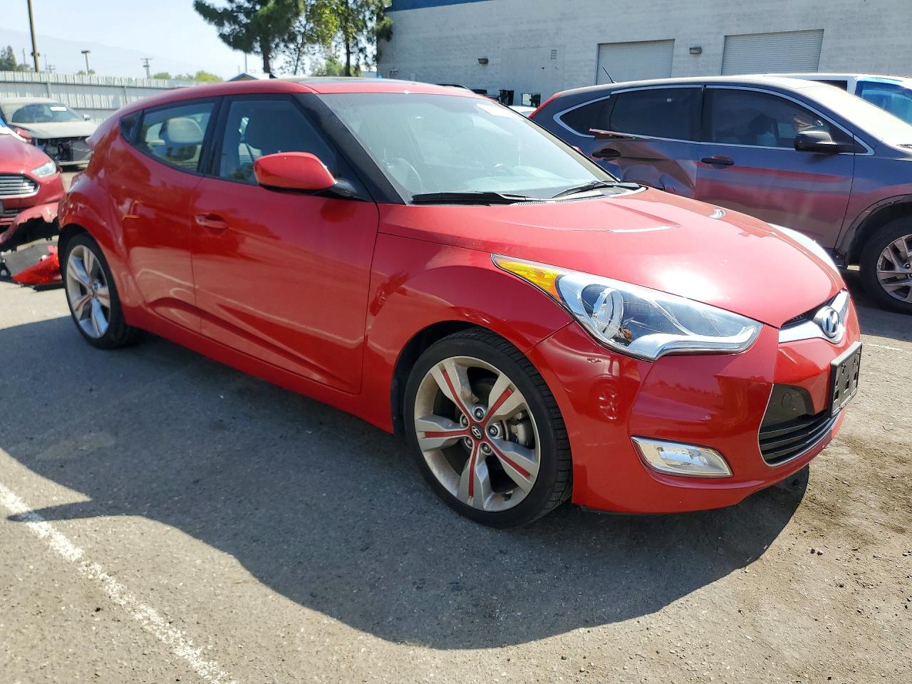 2014 Hyundai Veloster Base Красный vin: KMHTC6AD1EU182506