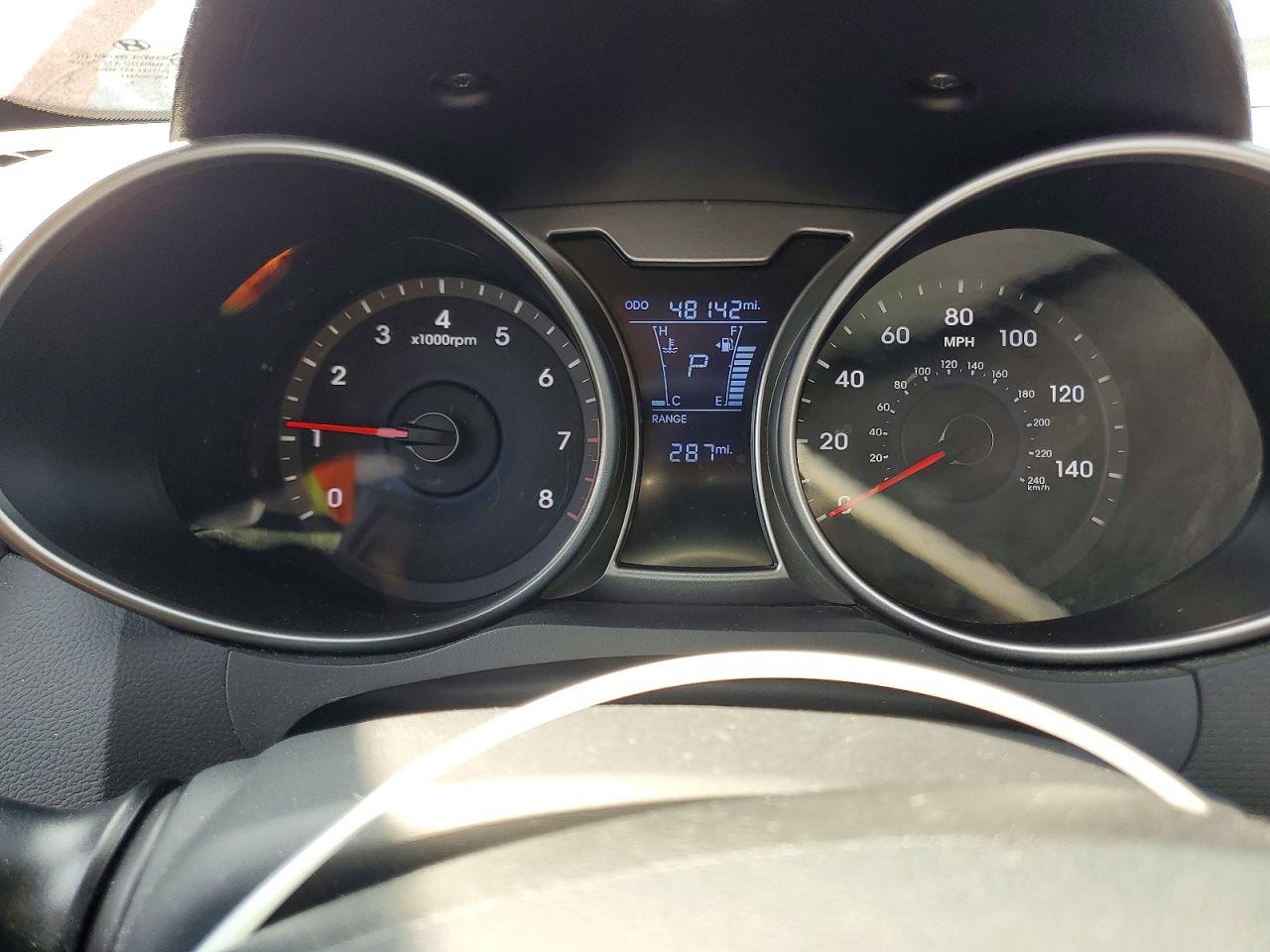 2014 Hyundai Veloster Base Красный vin: KMHTC6AD1EU182506