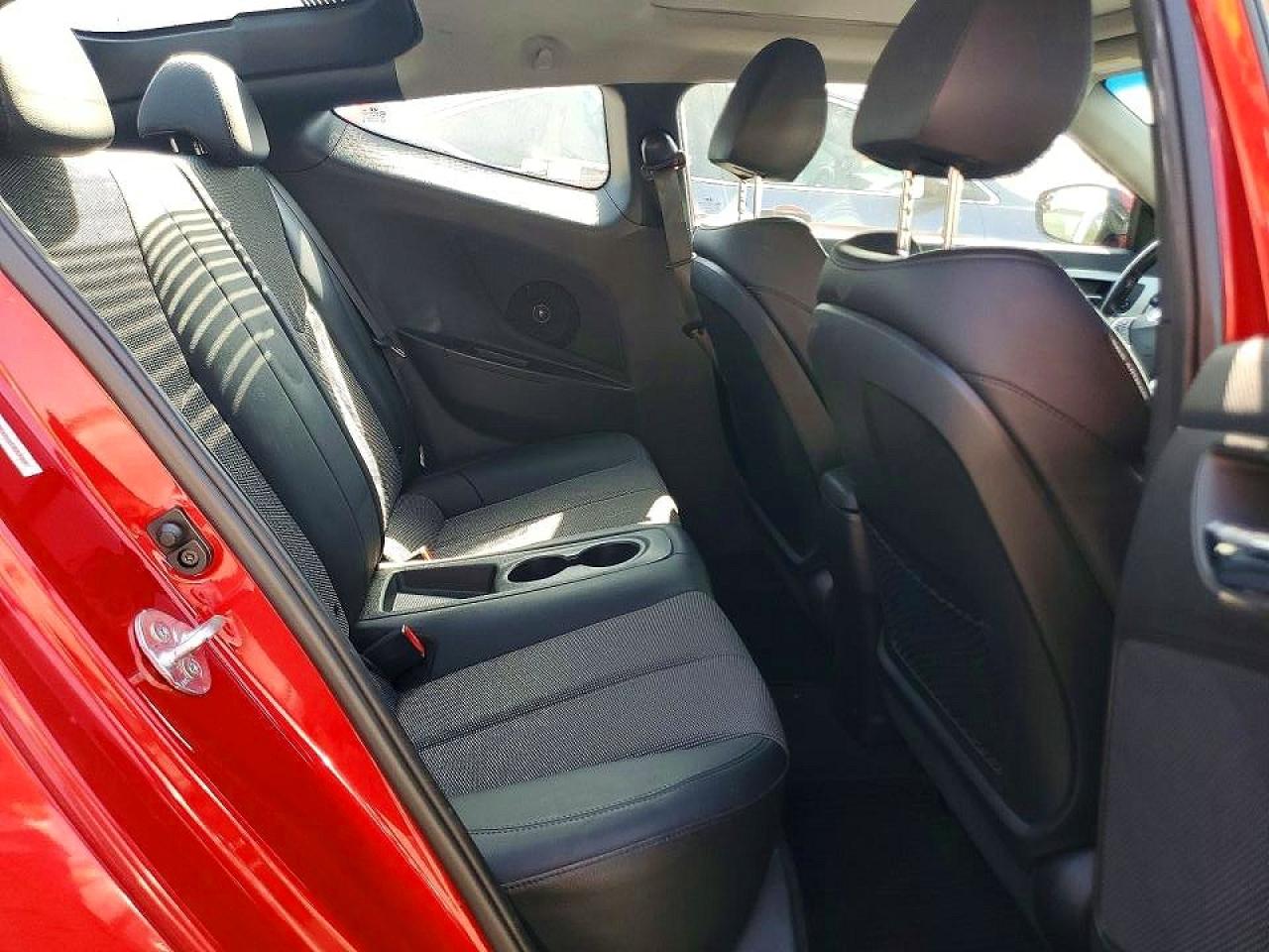 2014 Hyundai Veloster Base Красный vin: KMHTC6AD1EU182506