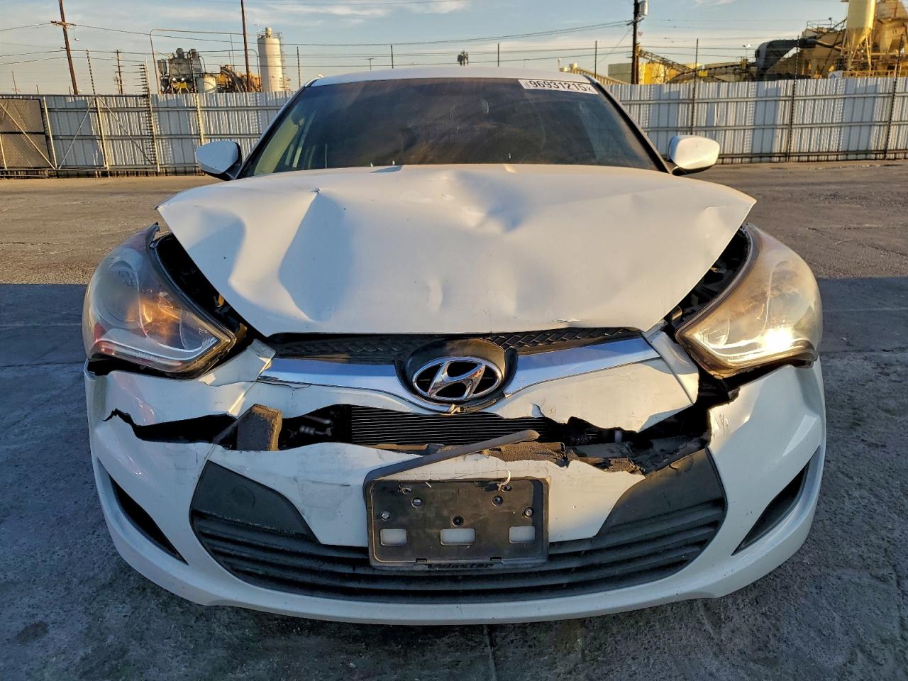 2015 Hyundai Veloster White vin: KMHTC6AD1FU224674