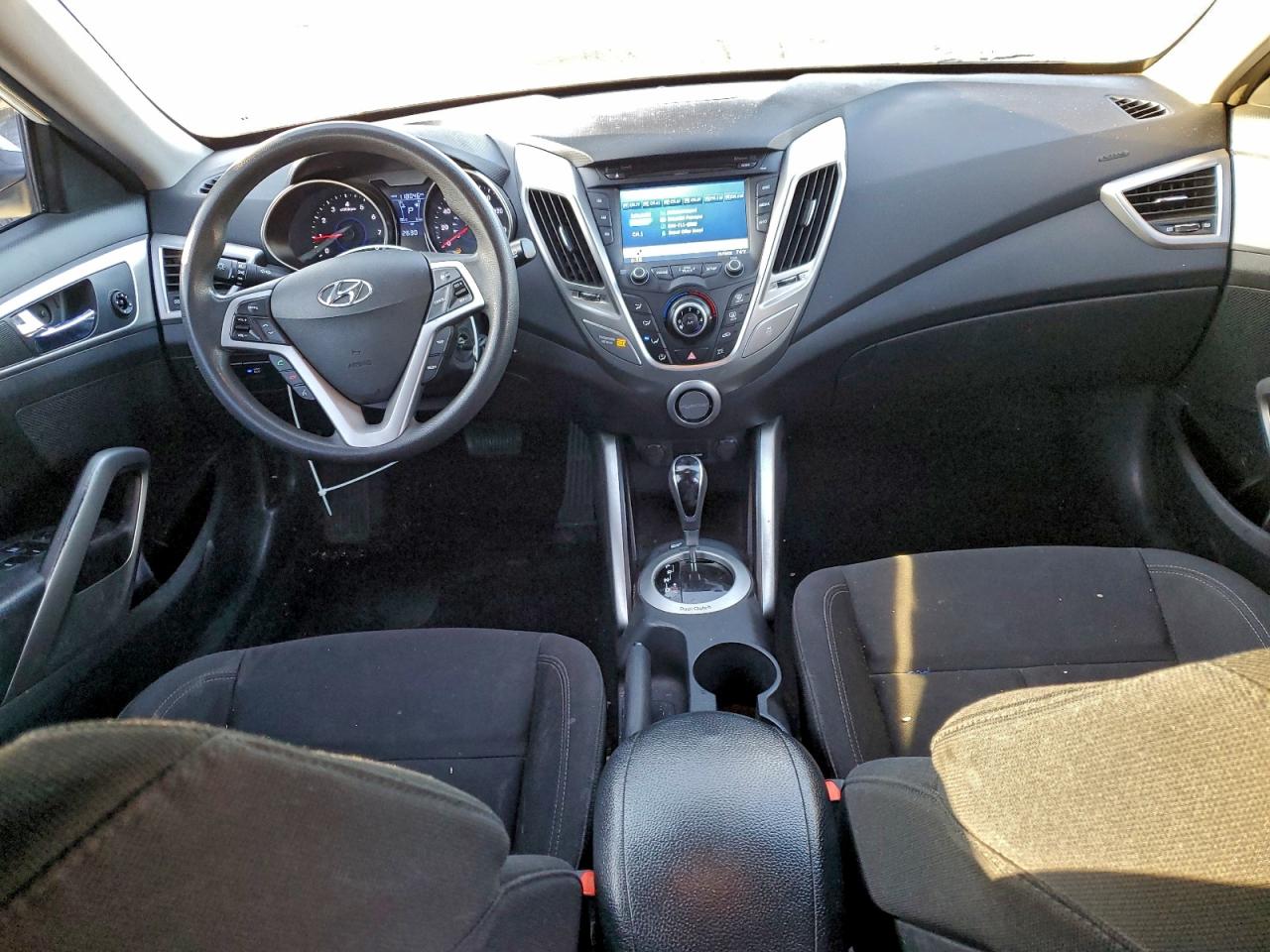 2015 Hyundai Veloster White vin: KMHTC6AD1FU224674
