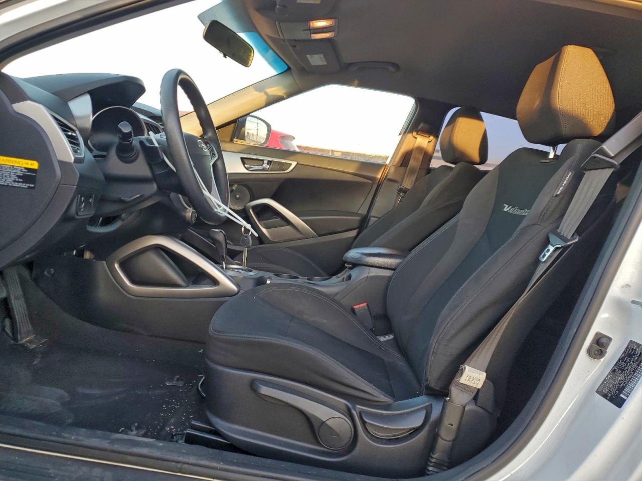 2015 Hyundai Veloster White vin: KMHTC6AD1FU224674