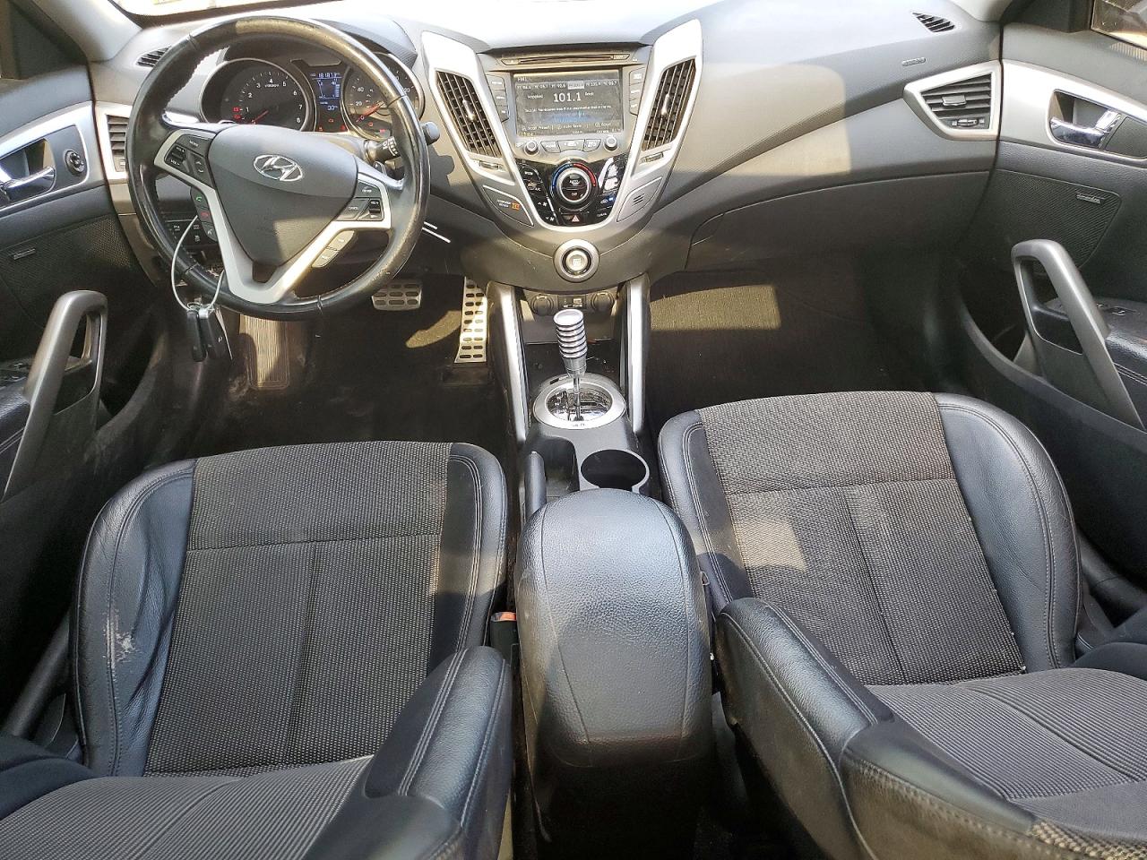 2015 Hyundai Veloster Base Черный vin: KMHTC6AD1FU232290