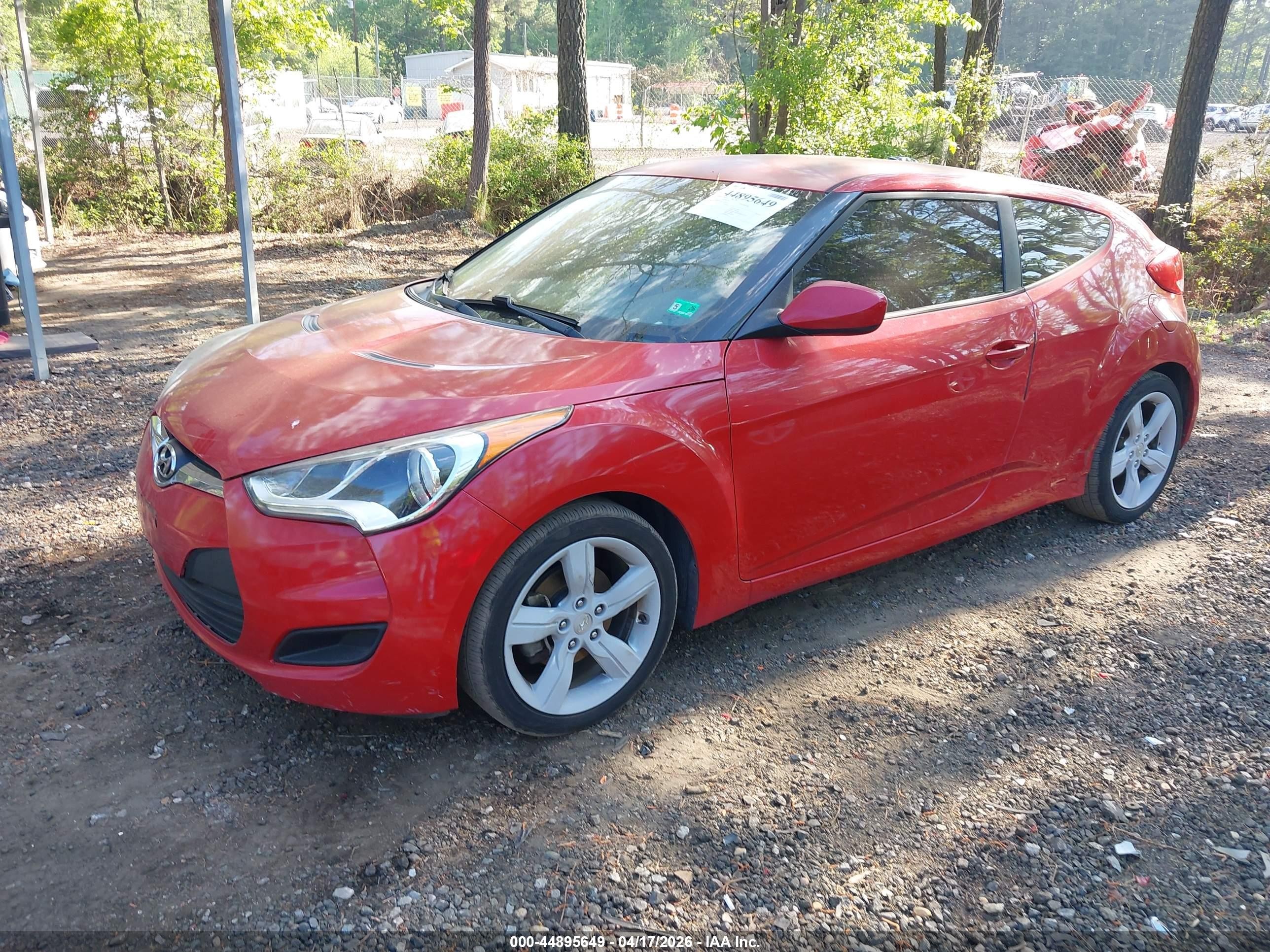2015 Hyundai Veloster   Red vin: KMHTC6AD1FU233519