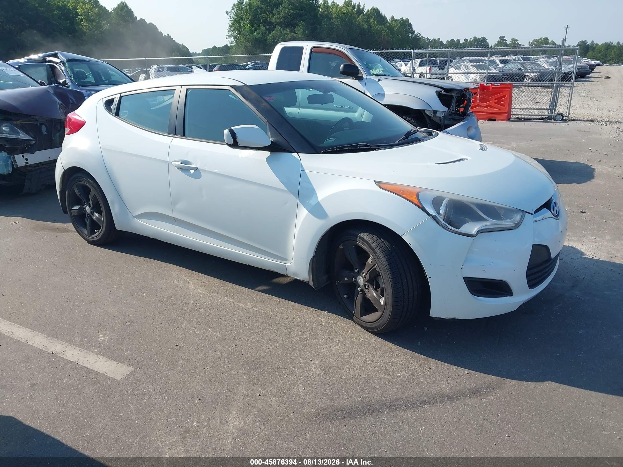 2015 Hyundai Veloster   White vin: KMHTC6AD1FU236467