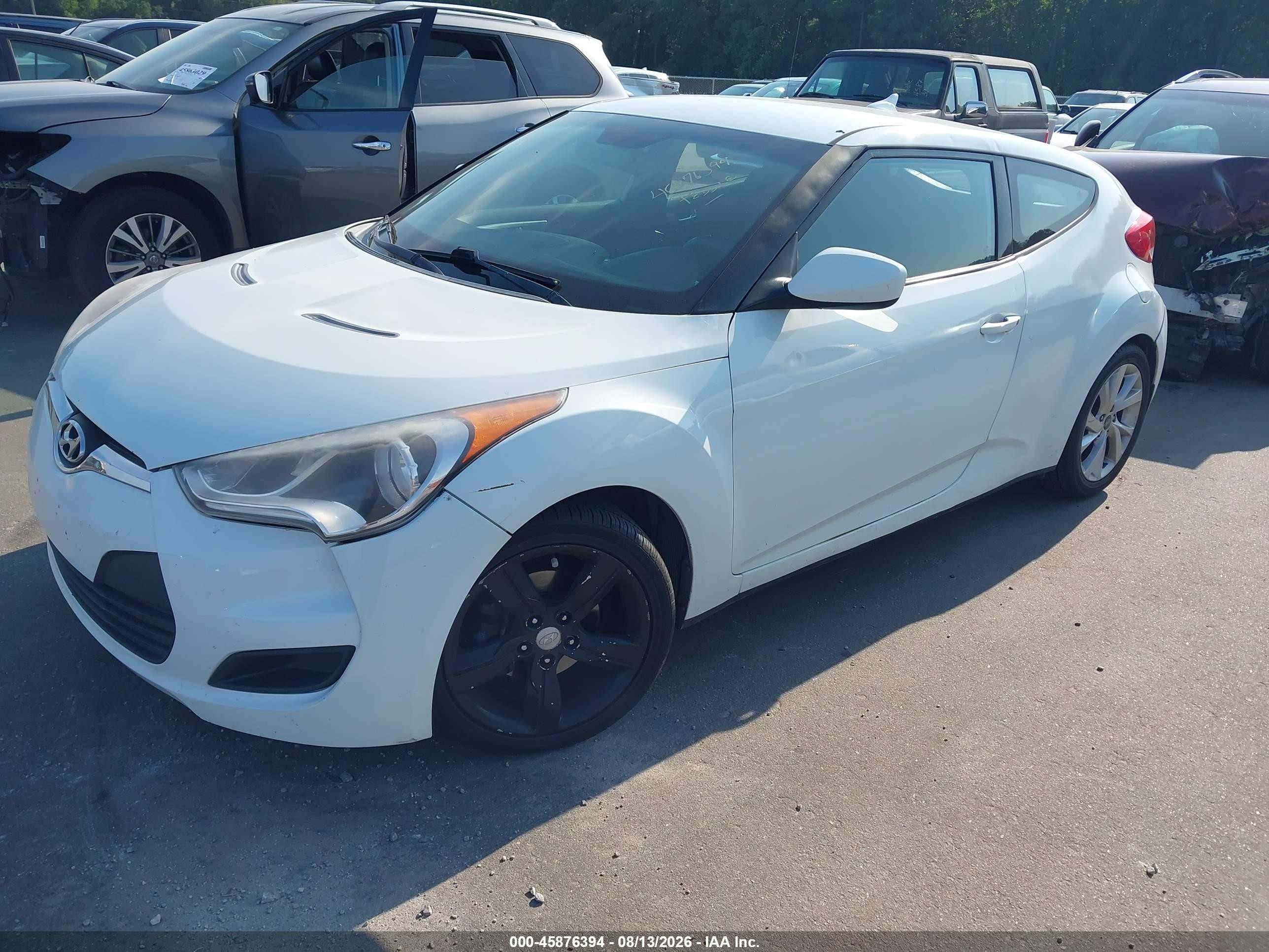 2015 Hyundai Veloster   White vin: KMHTC6AD1FU236467