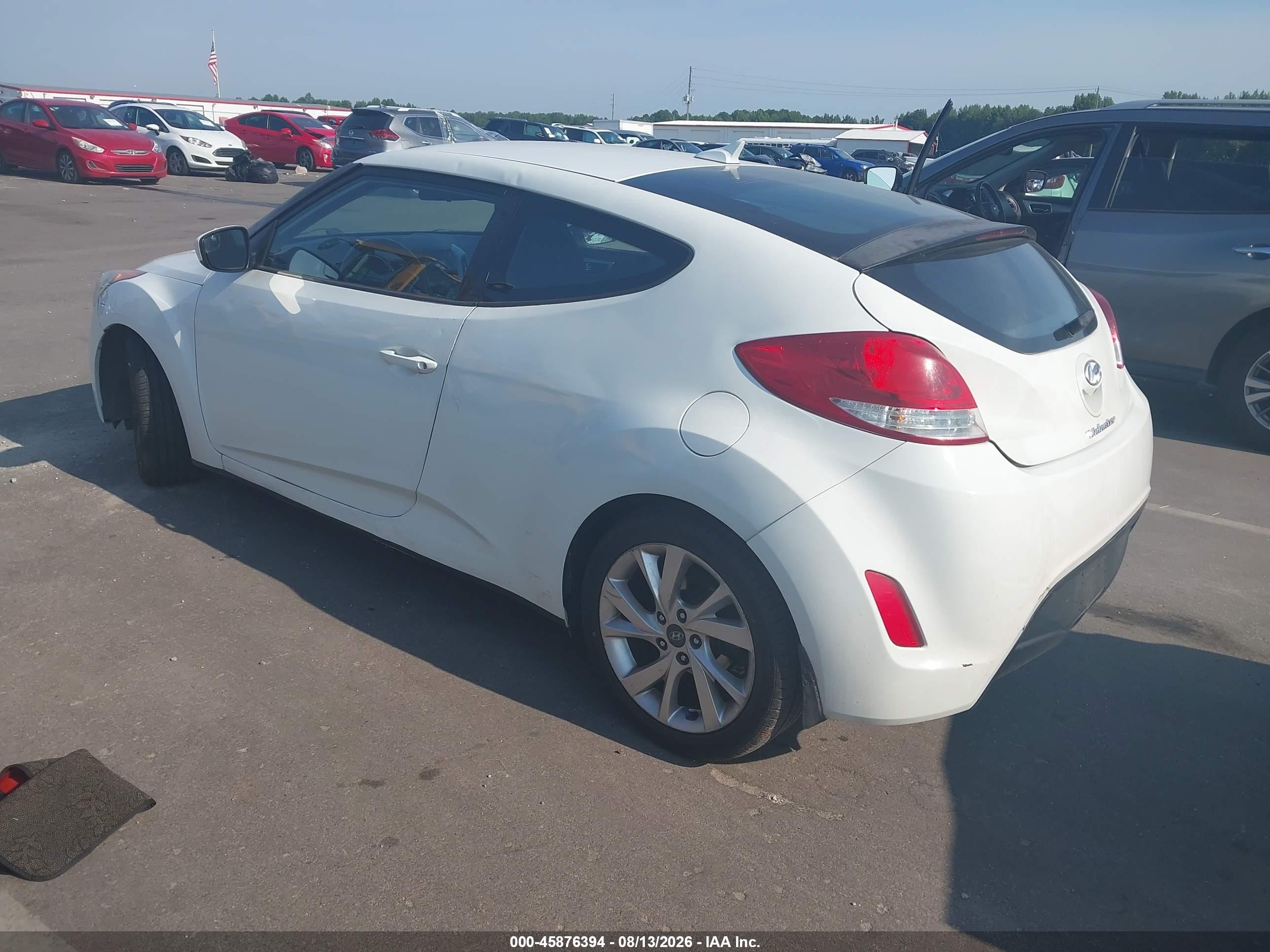 2015 Hyundai Veloster   White vin: KMHTC6AD1FU236467