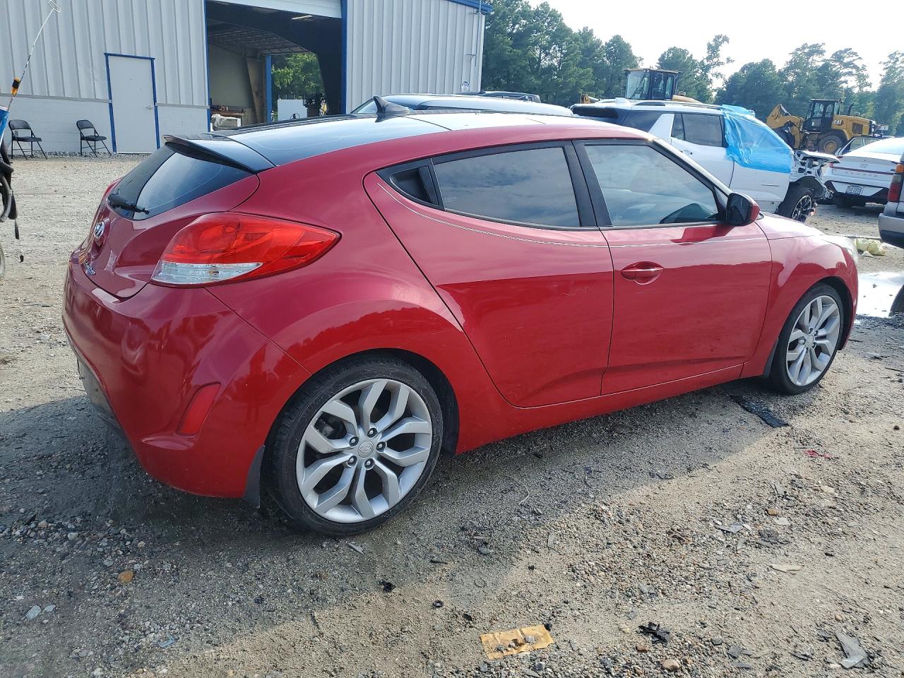 2015 Hyundai Veloster Base Red vin: KMHTC6AD1FU244004