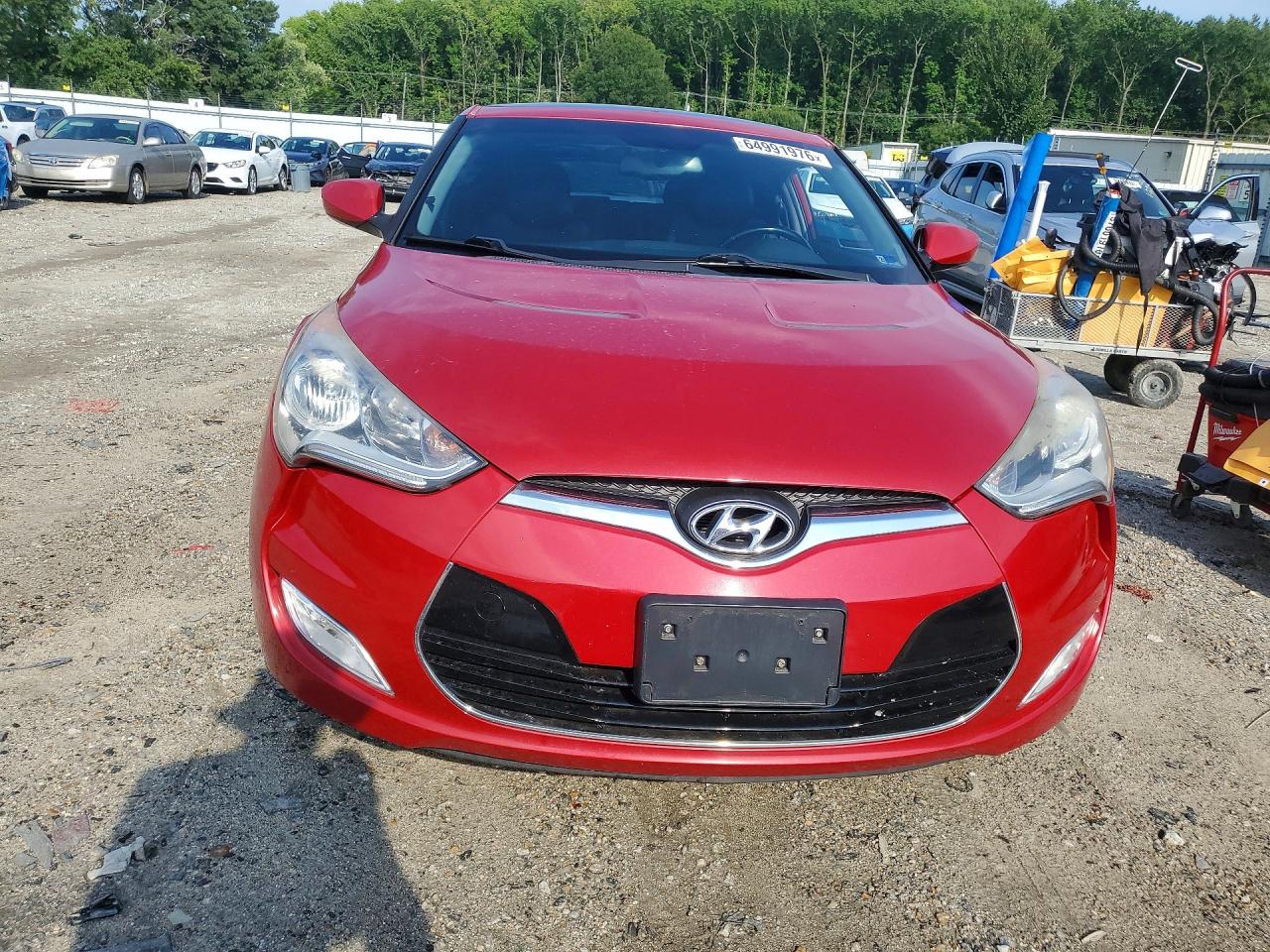 2015 Hyundai Veloster Base Red vin: KMHTC6AD1FU244004