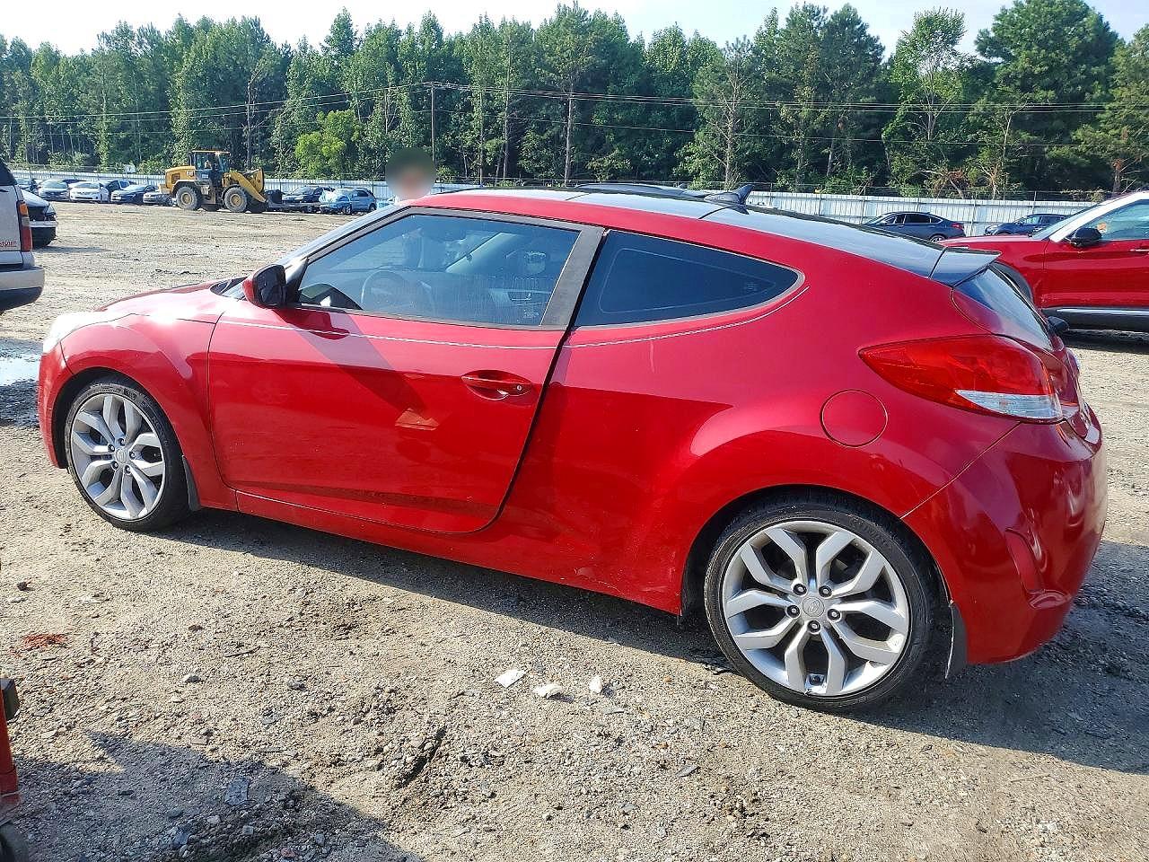 2015 Hyundai Veloster Base Red vin: KMHTC6AD1FU244004