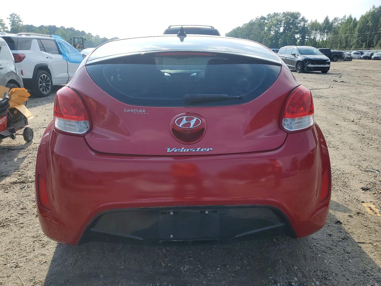 2015 Hyundai Veloster Base Red vin: KMHTC6AD1FU244004
