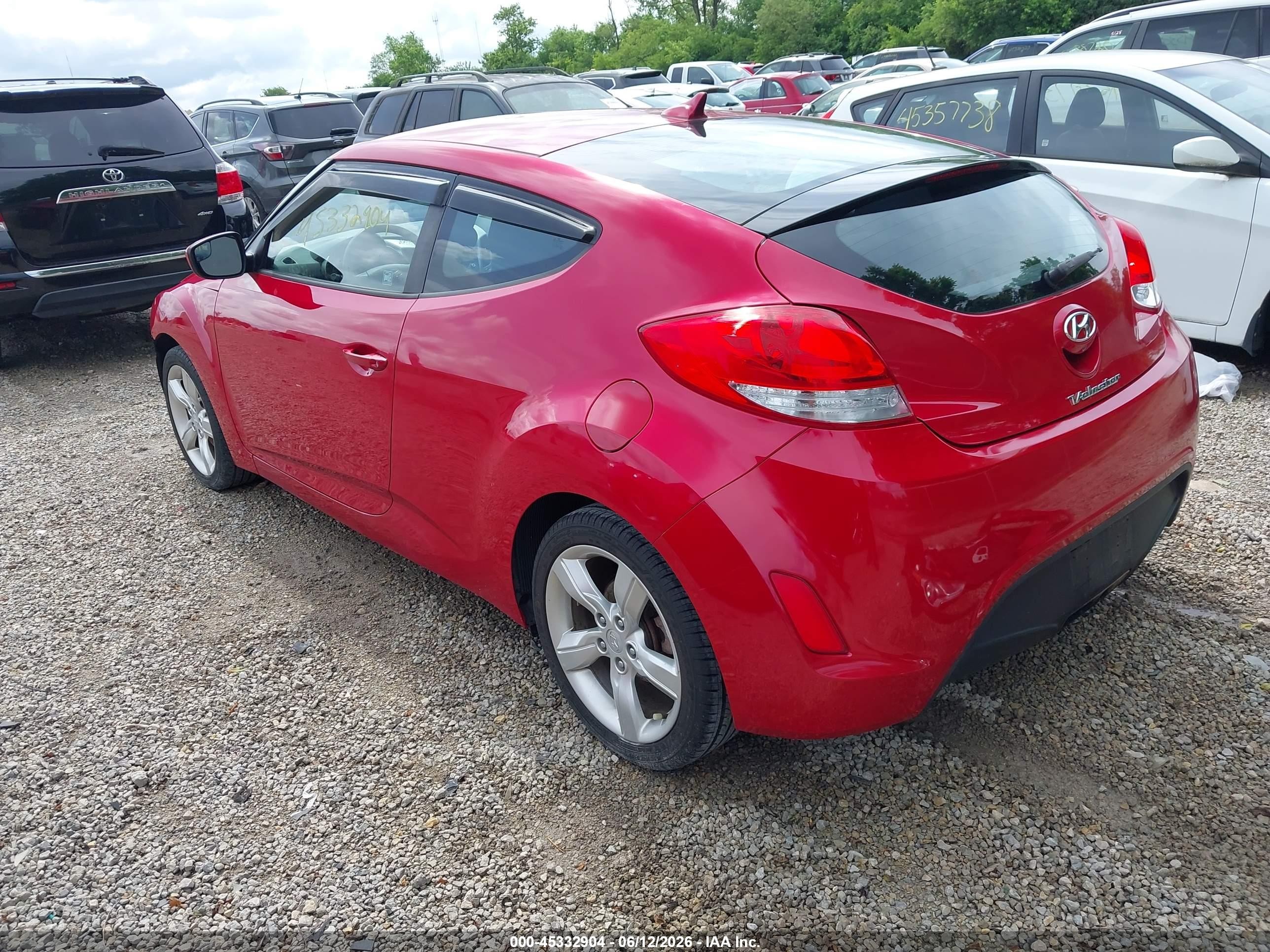 2015 Hyundai Veloster   Red vin: KMHTC6AD1FU245041
