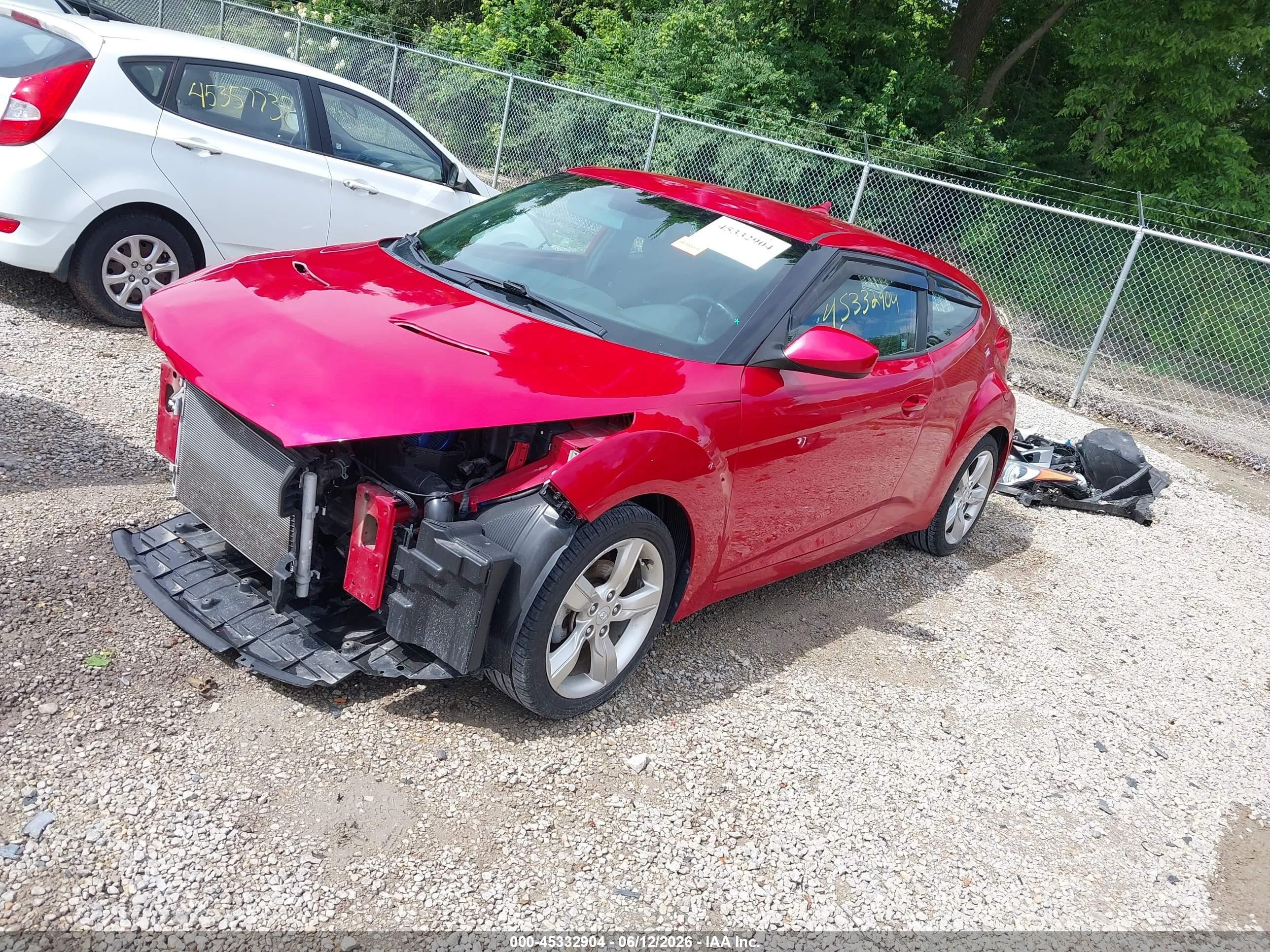 2015 Hyundai Veloster   Red vin: KMHTC6AD1FU245041