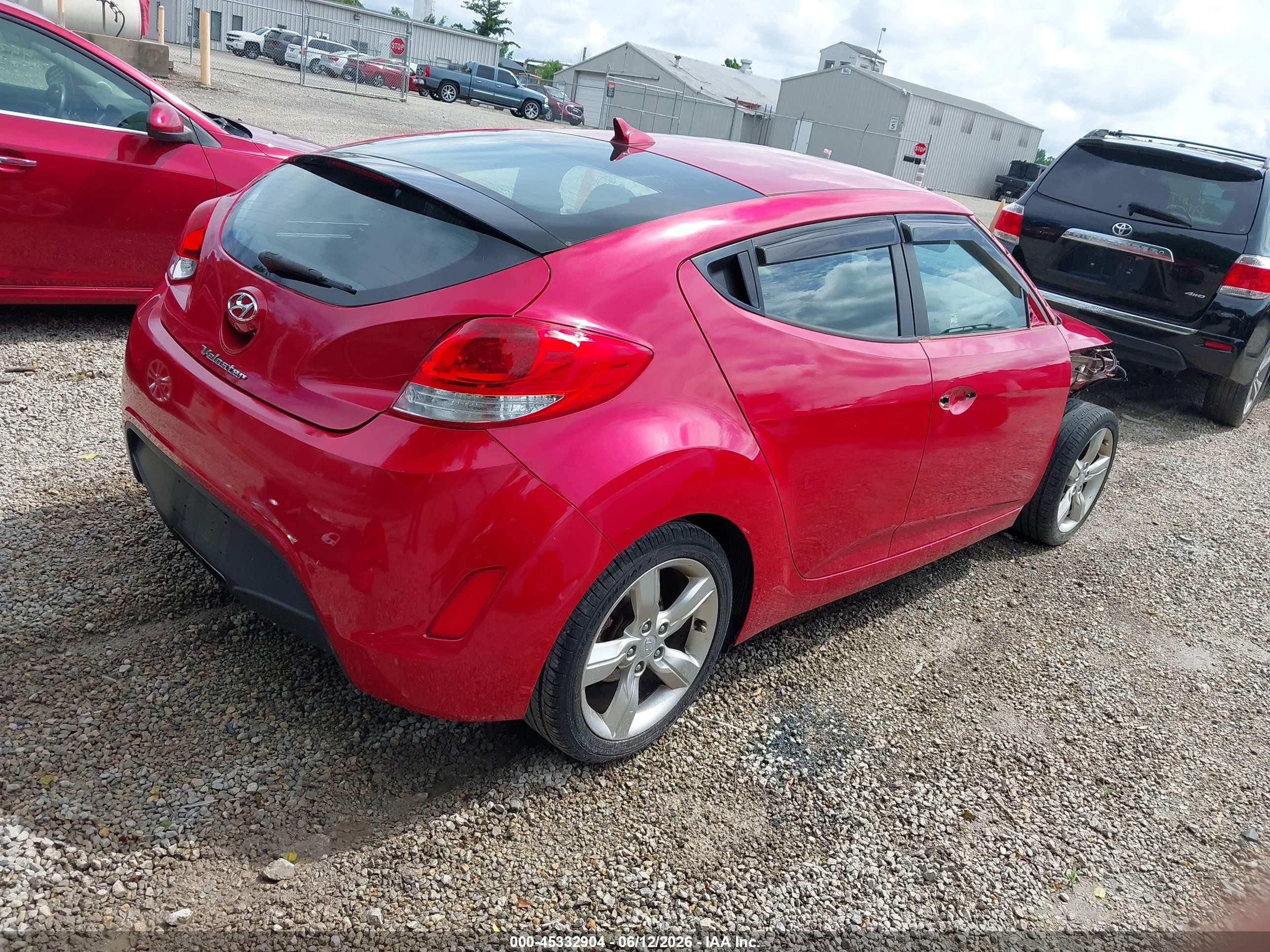 2015 Hyundai Veloster   Red vin: KMHTC6AD1FU245041