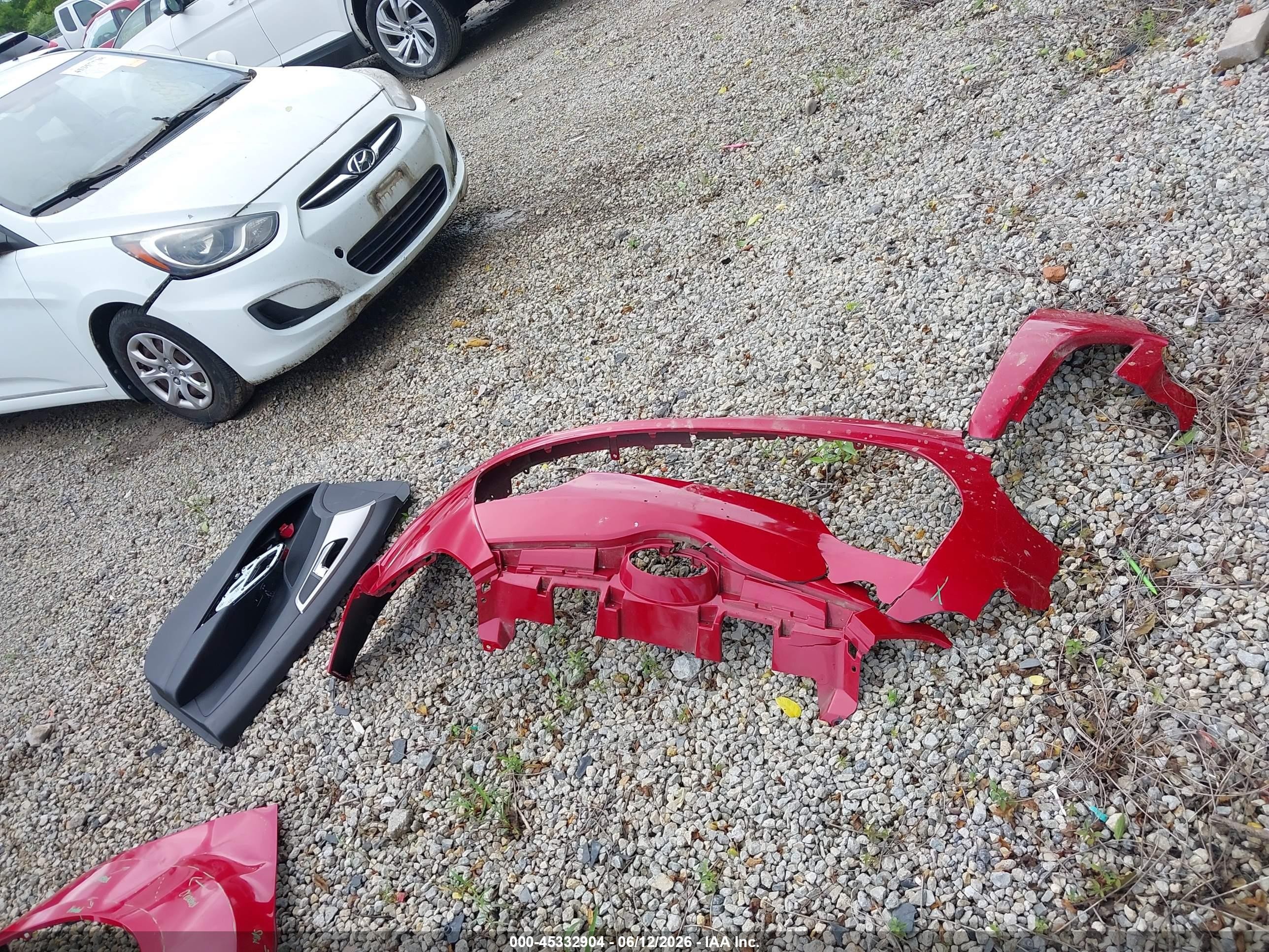 2015 Hyundai Veloster   Red vin: KMHTC6AD1FU245041