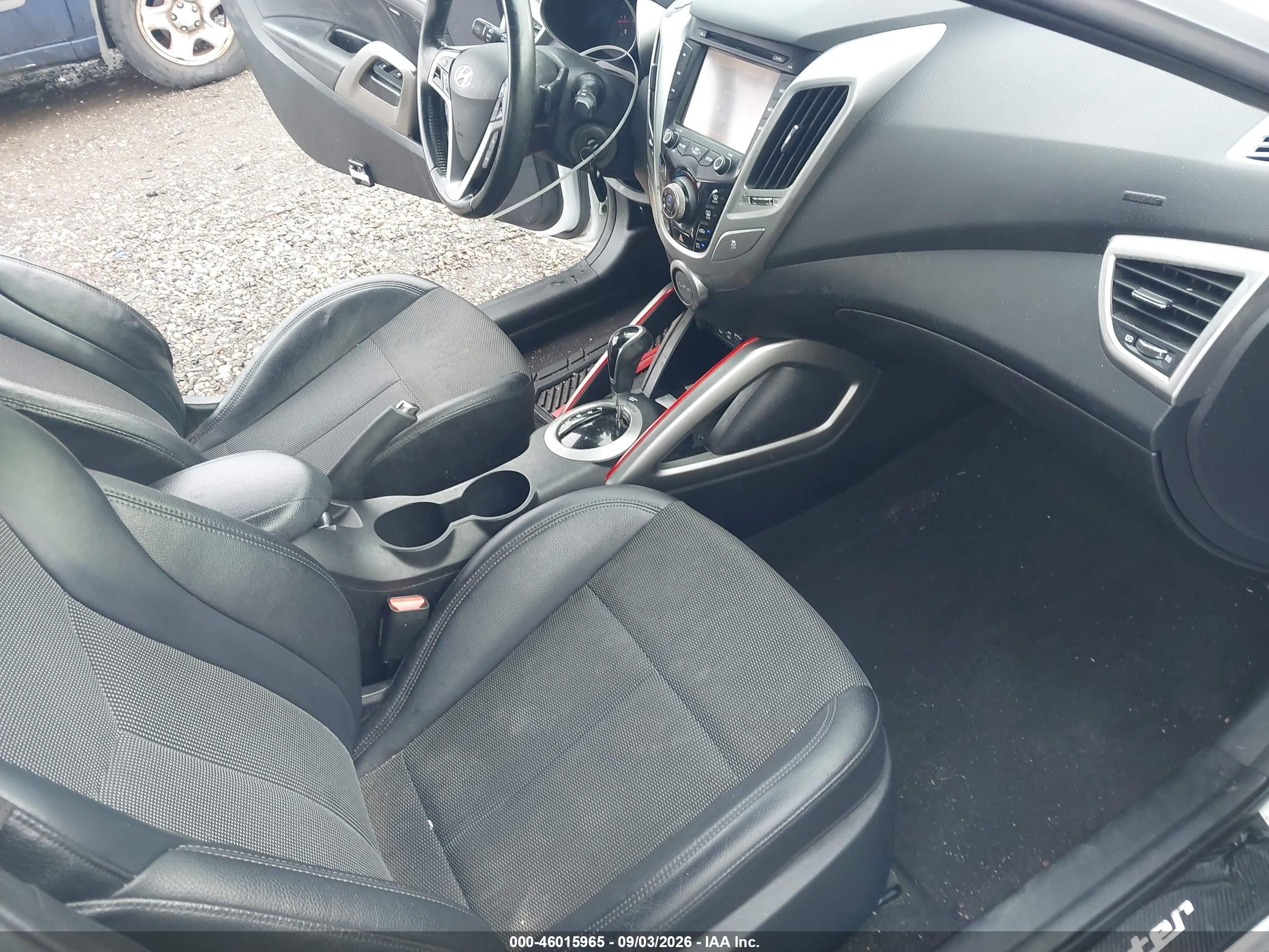 2016 Hyundai Veloster Белый vin: KMHTC6AD1GU296931