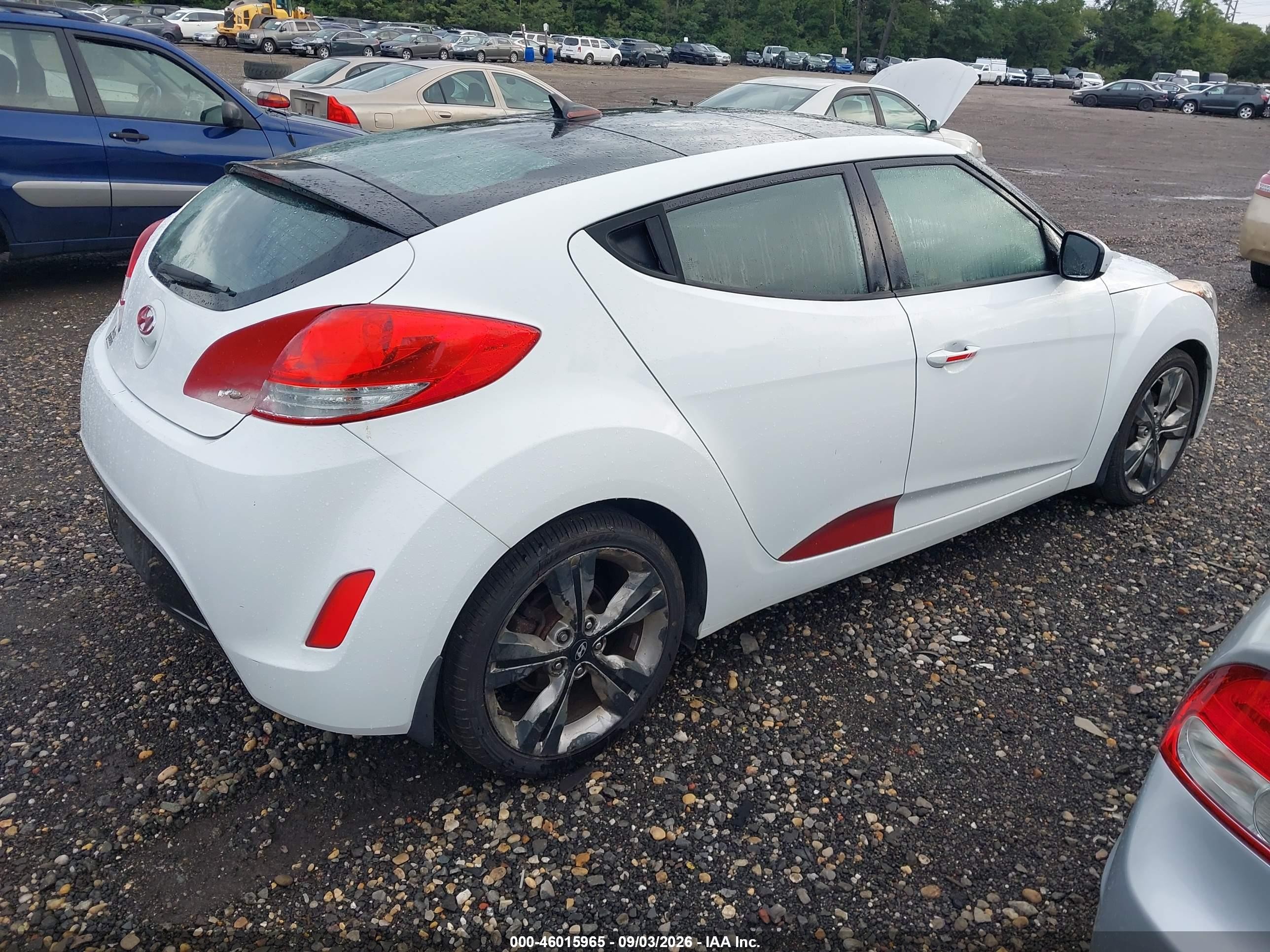 2016 Hyundai Veloster Белый vin: KMHTC6AD1GU296931