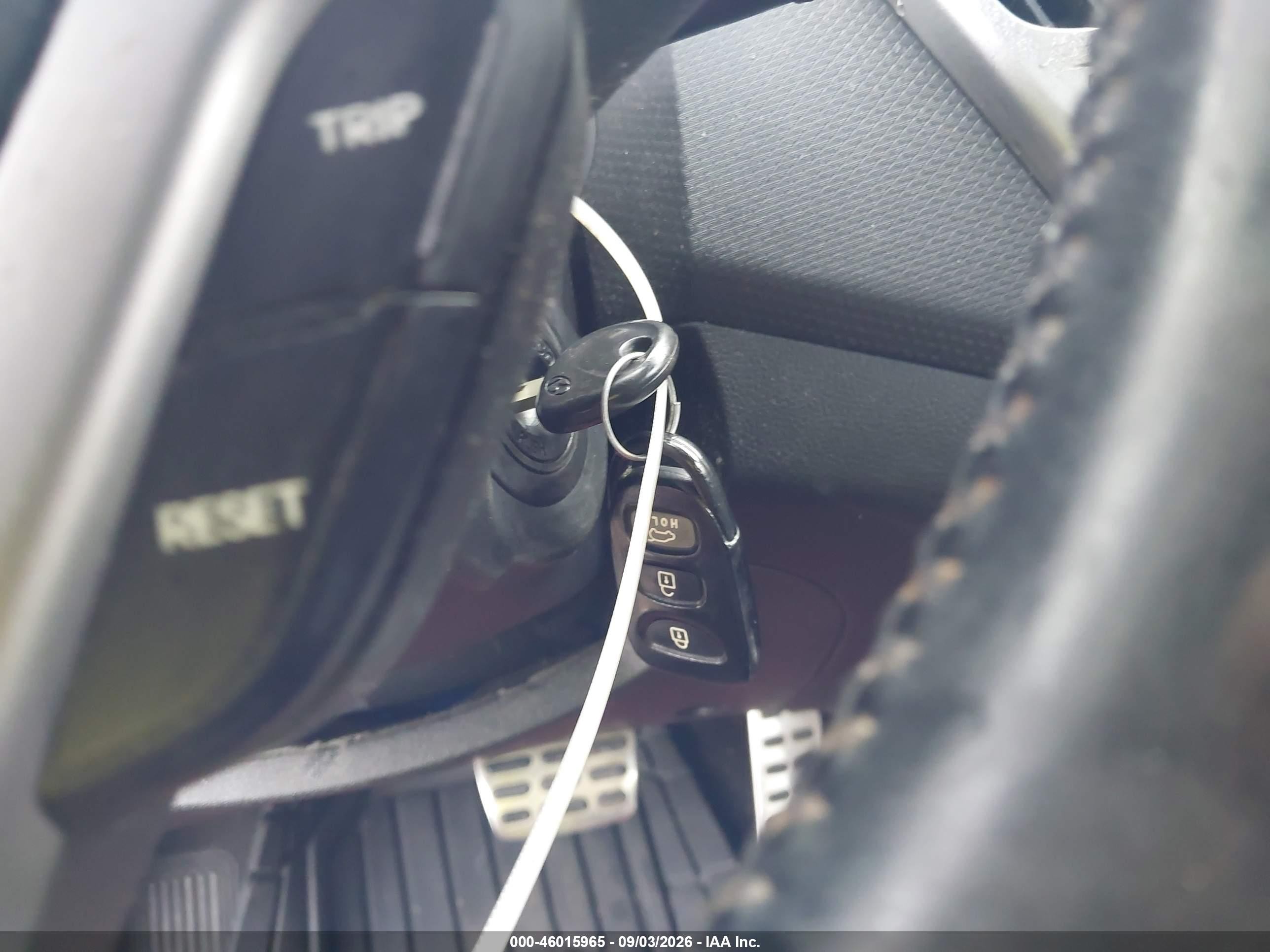 2016 Hyundai Veloster Белый vin: KMHTC6AD1GU296931