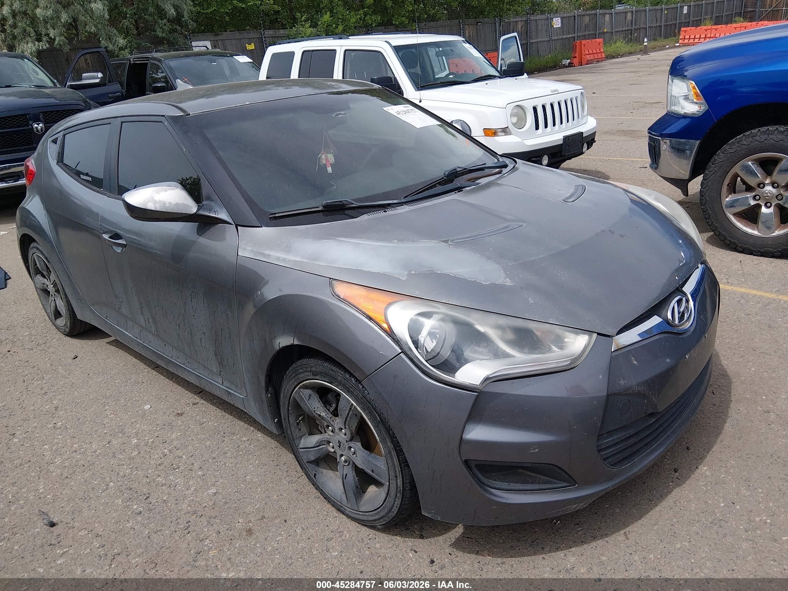 2012 Hyundai Veloster Base W/black Серебряный vin: KMHTC6AD2CU026276