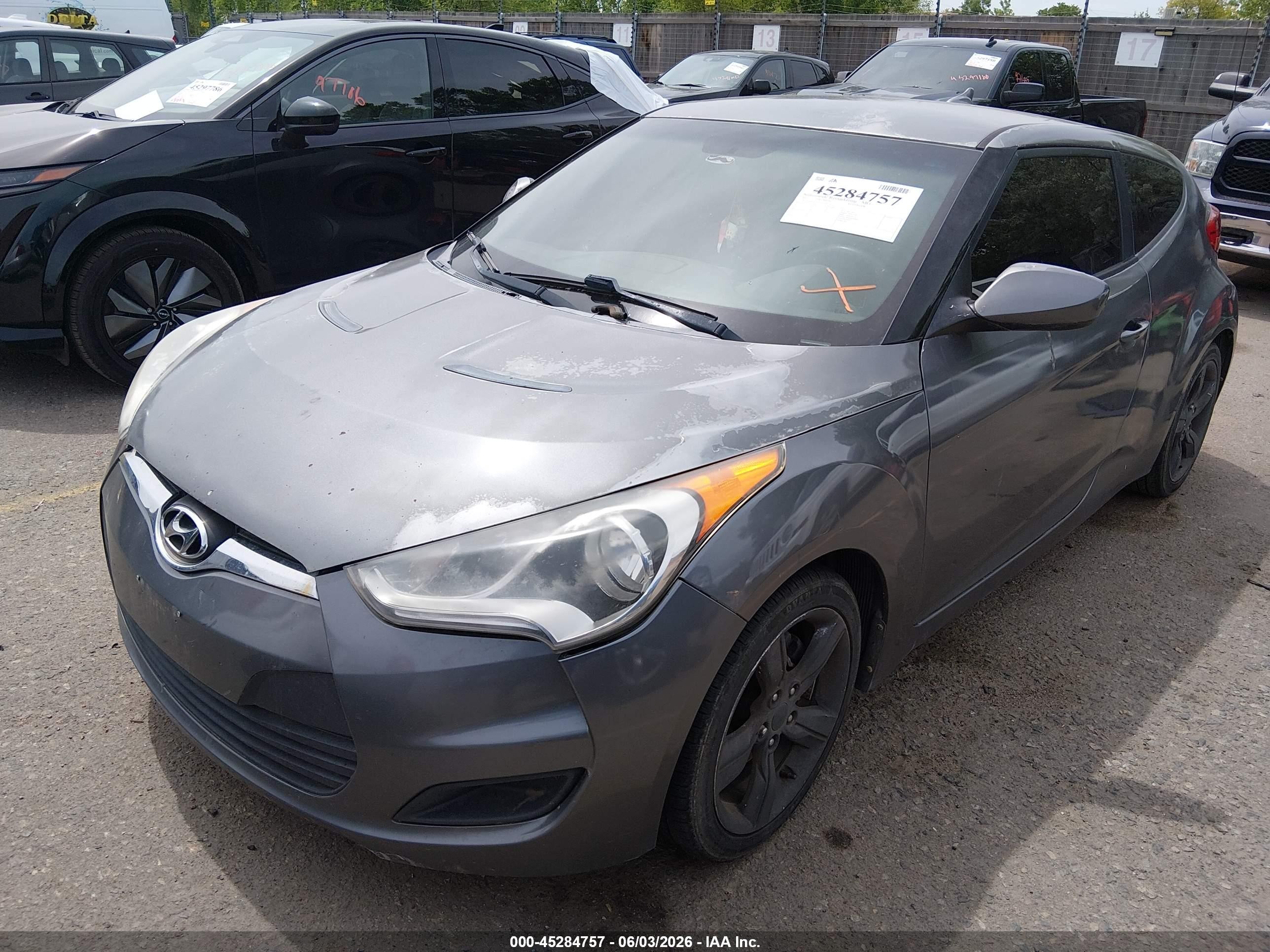 2012 Hyundai Veloster Base W/black Серебряный vin: KMHTC6AD2CU026276