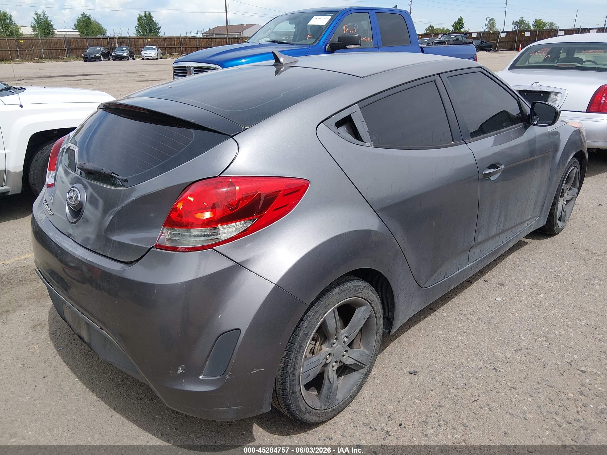 2012 Hyundai Veloster Base W/black Серебряный vin: KMHTC6AD2CU026276