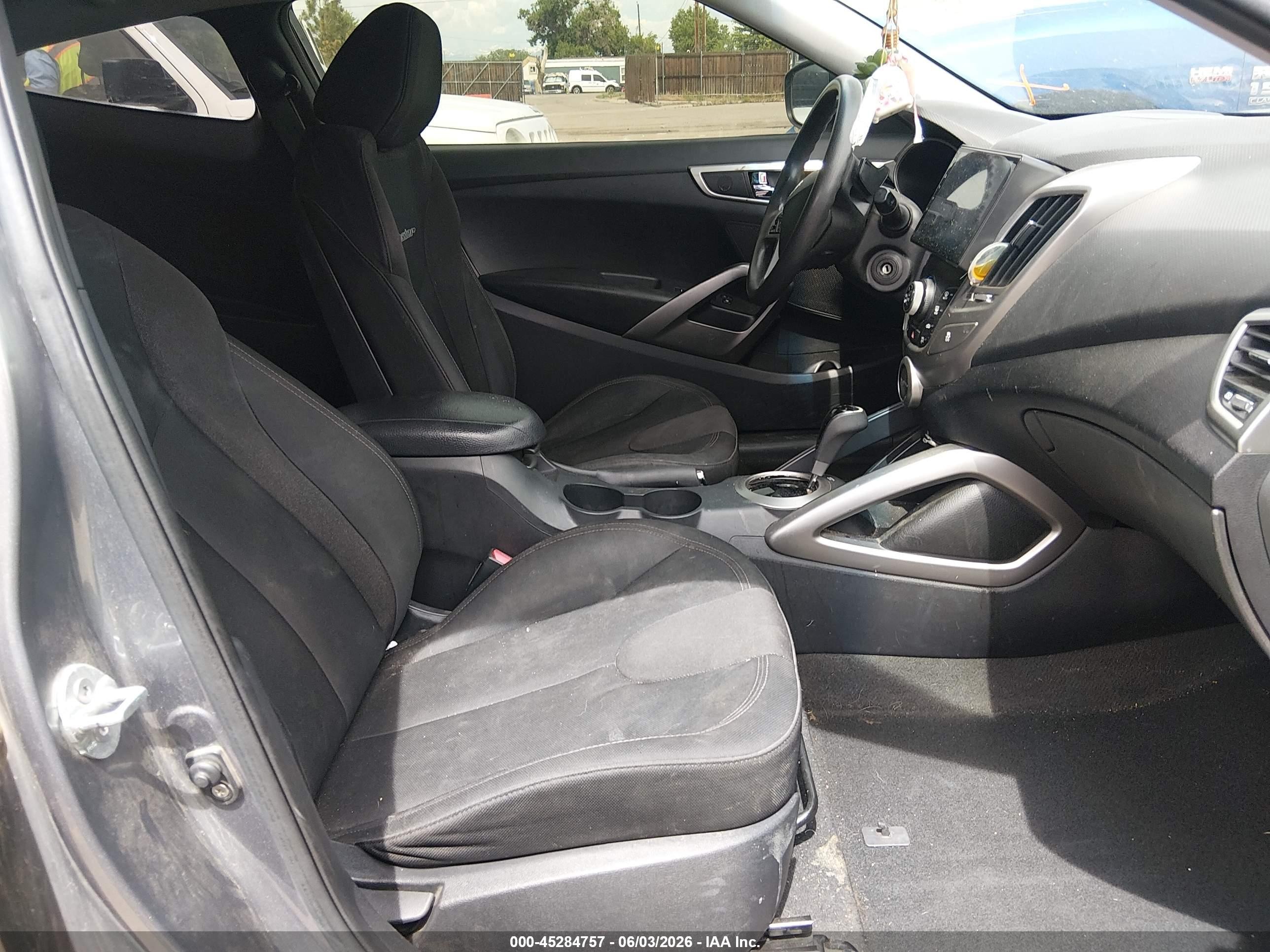 2012 Hyundai Veloster Base W/black Серебряный vin: KMHTC6AD2CU026276