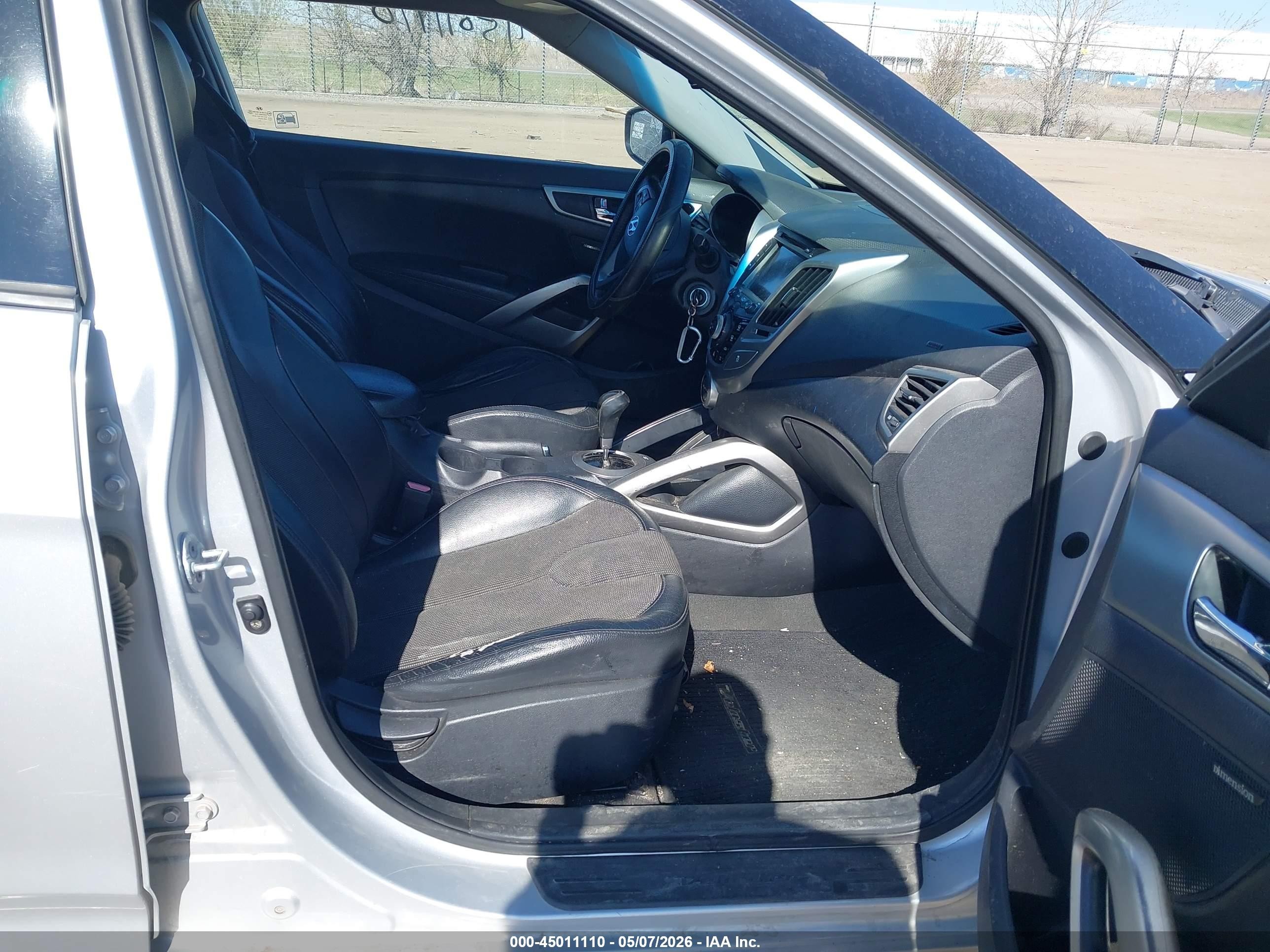2012 Hyundai Veloster Base W/black Silver vin: KMHTC6AD2CU030697